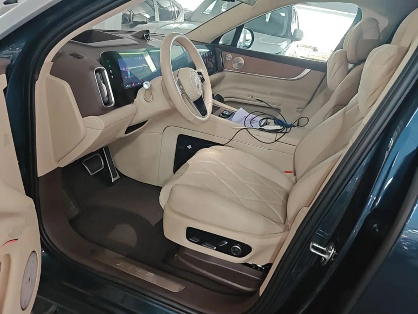 Hima AITO M9 2025 Extended-Range Ultra Version 52 kWh 6-Seater — миниатюра 17