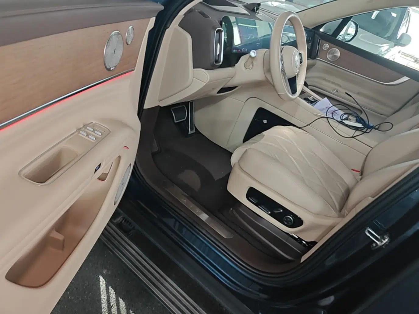 Hima AITO M9 2025 Extended-Range Ultra Version 52 kWh 6-Seater — миниатюра 18