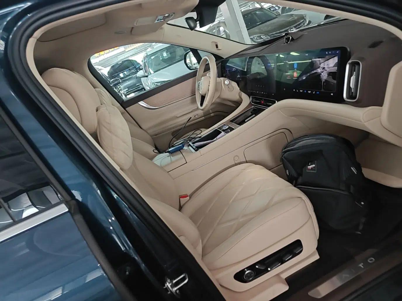 Hima AITO M9 2025 Extended-Range Ultra Version 52 kWh 6-Seater — миниатюра 19