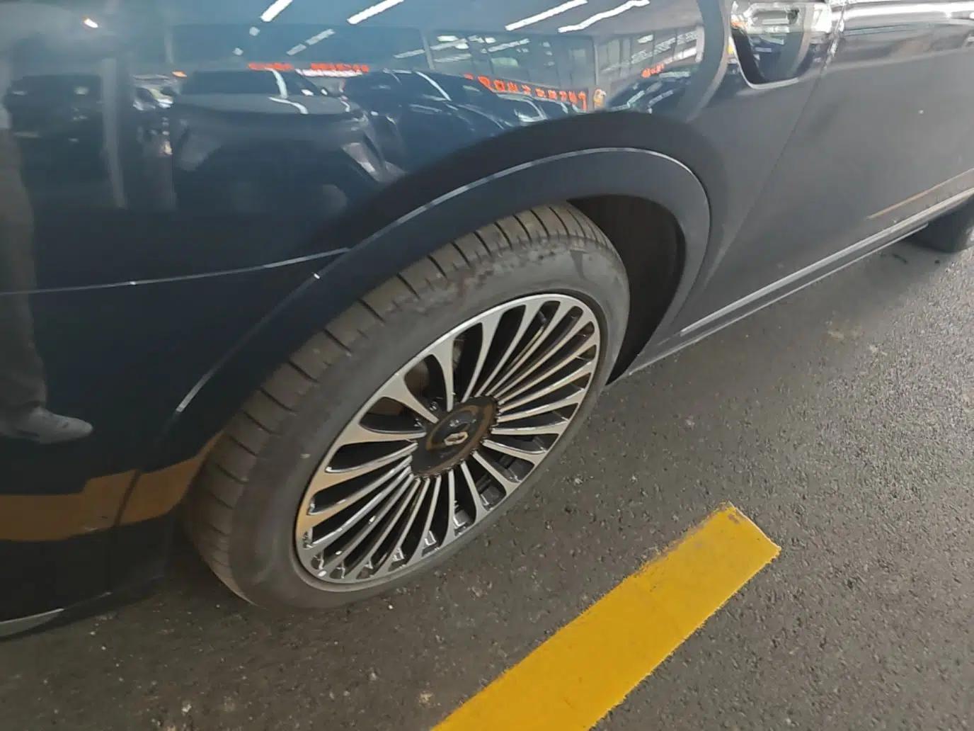 Hima AITO M9 2025 Extended-Range Ultra Version 52 kWh 6-Seater — миниатюра 10