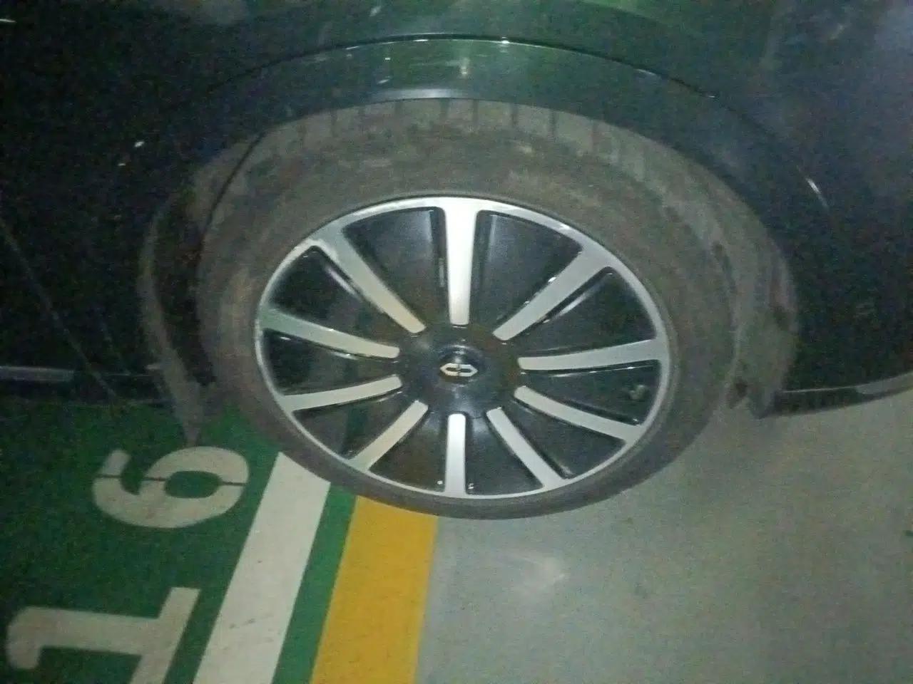 Hima AITO M9 2024 Range-Extended Ultra Version 52 kWh 5-Seater Model — миниатюра 8