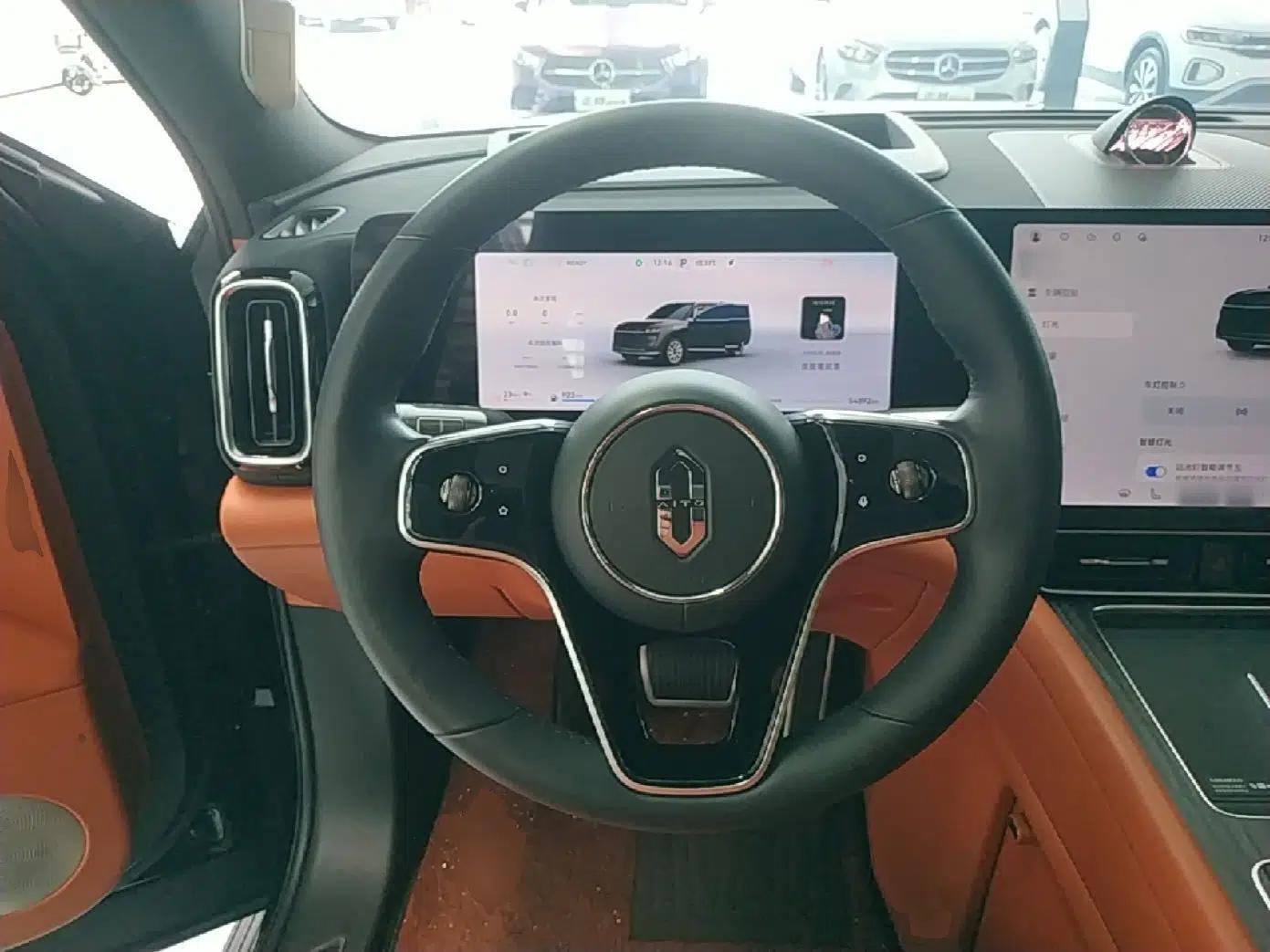 Hima AITO M9 2024 Range-Extended Ultra Version 42 kWh 6-Seater Model — миниатюра 13