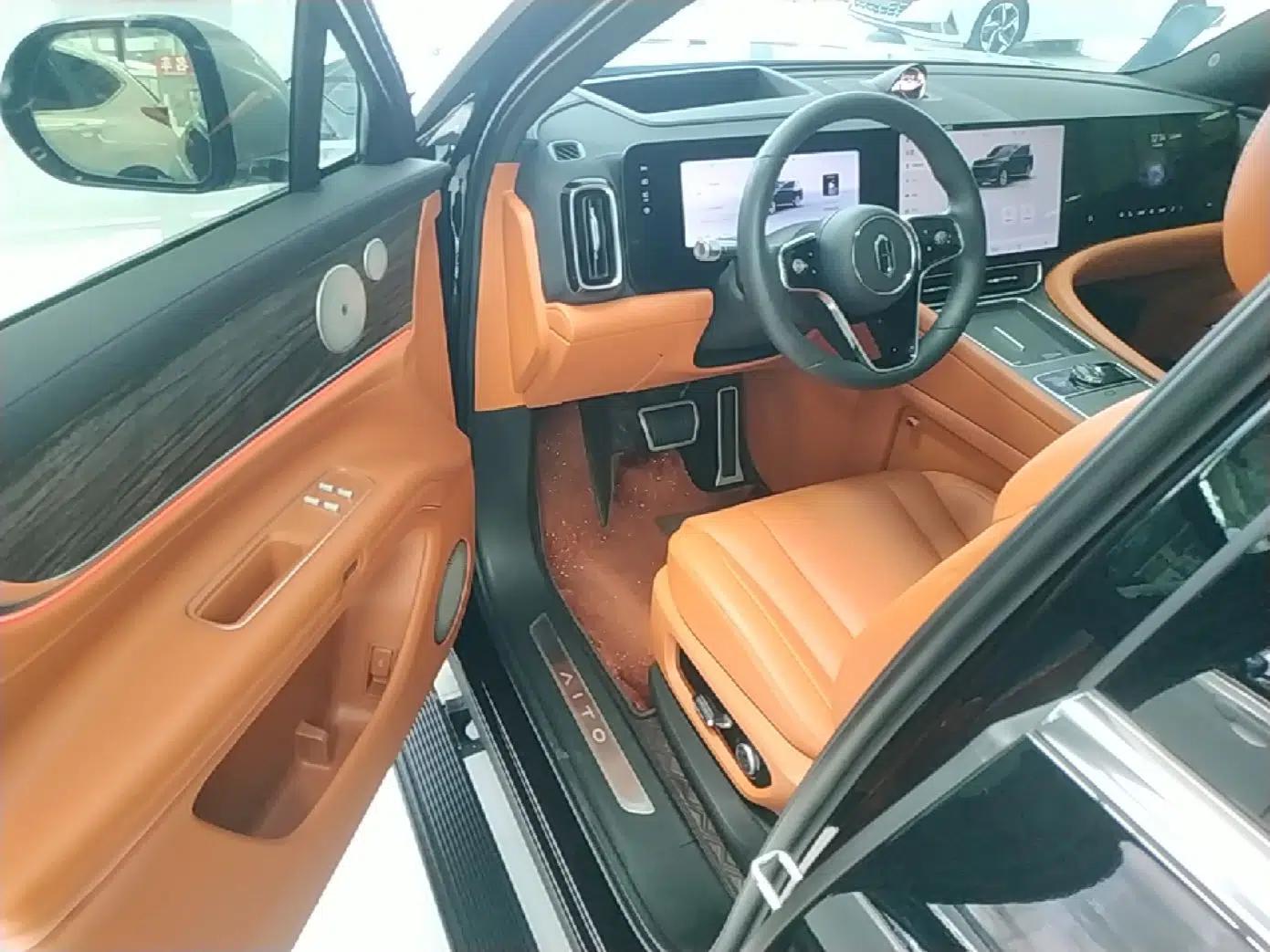 Hima AITO M9 2024 Range-Extended Ultra Version 42 kWh 6-Seater Model — миниатюра 18