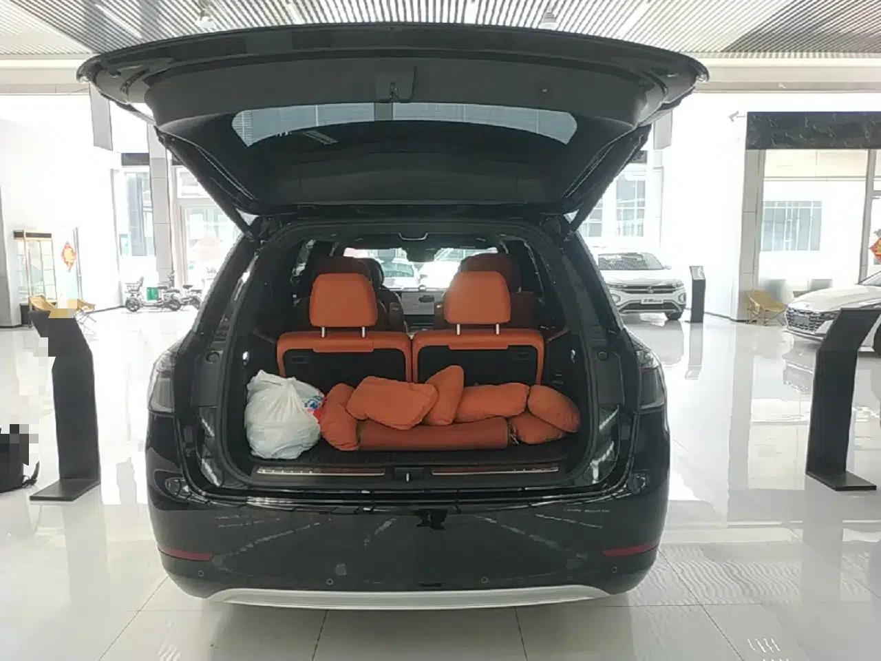 Hima AITO M9 2024 Range-Extended Ultra Version 42 kWh 6-Seater Model — миниатюра 22