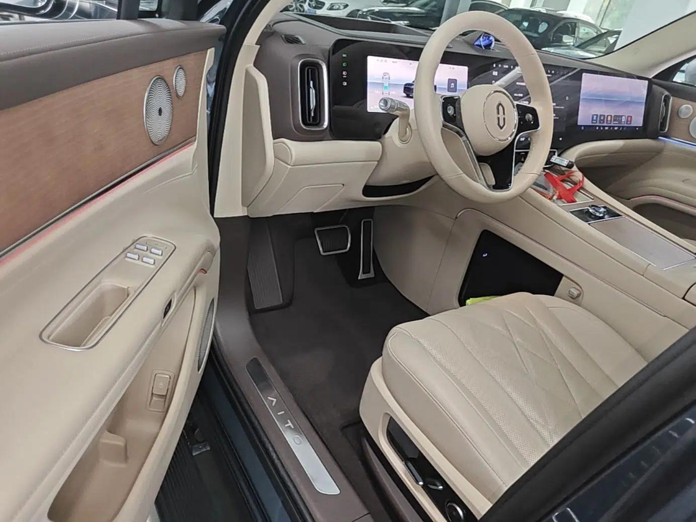 Hima AITO M9 2024 Range-Extended Ultra Version 52 kWh 6-Seater Model — миниатюра 23