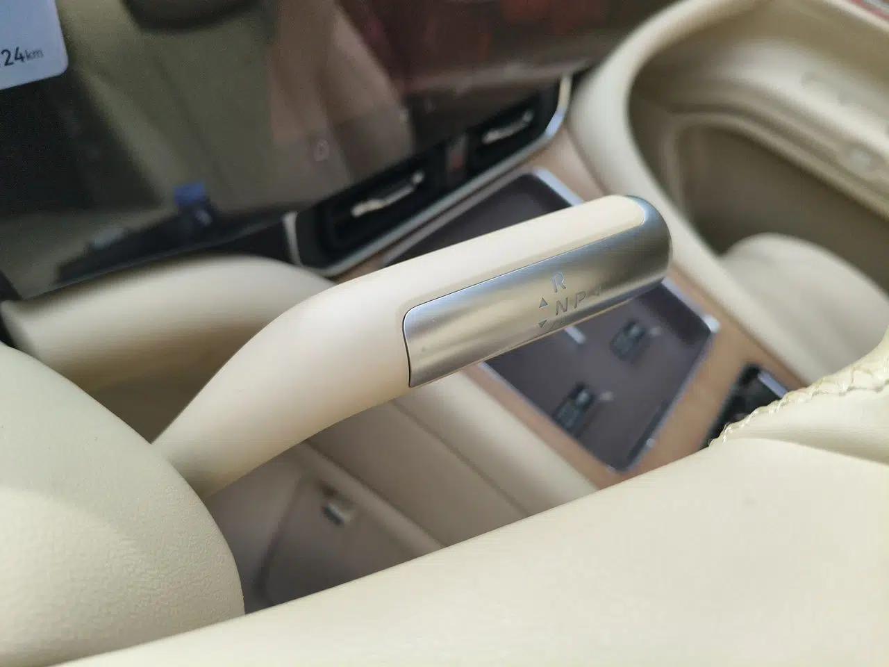 Hima AITO M9 2024 Range-Extended Ultra Version 42 kWh 6-Seater Model — миниатюра 14