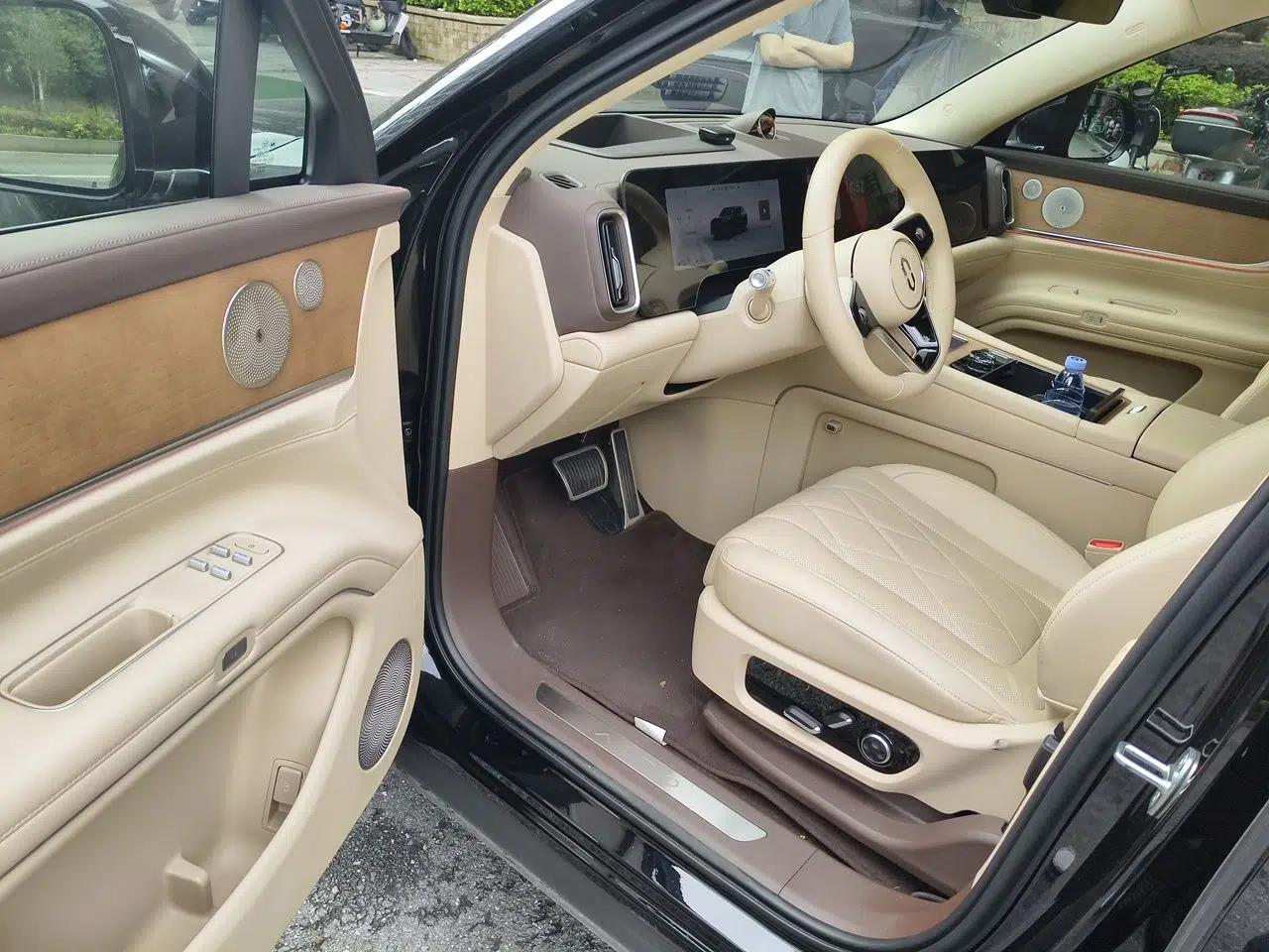 Hima AITO M9 2024 Range-Extended Ultra Version 42 kWh 6-Seater Model — миниатюра 16