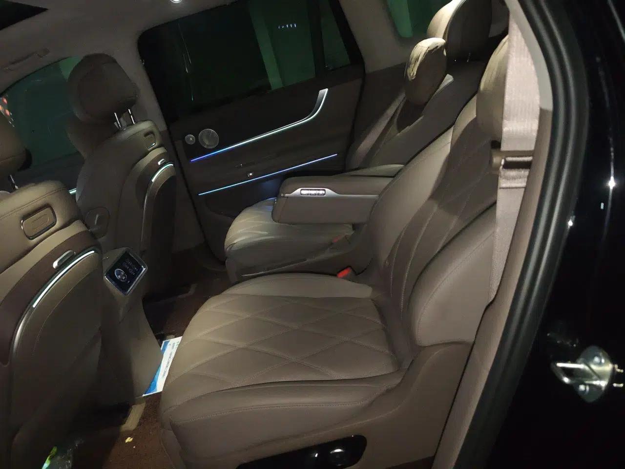 Hima AITO M9 2025 Extended-Range Max Version 52 kWh 6-Seater Edition — миниатюра 17