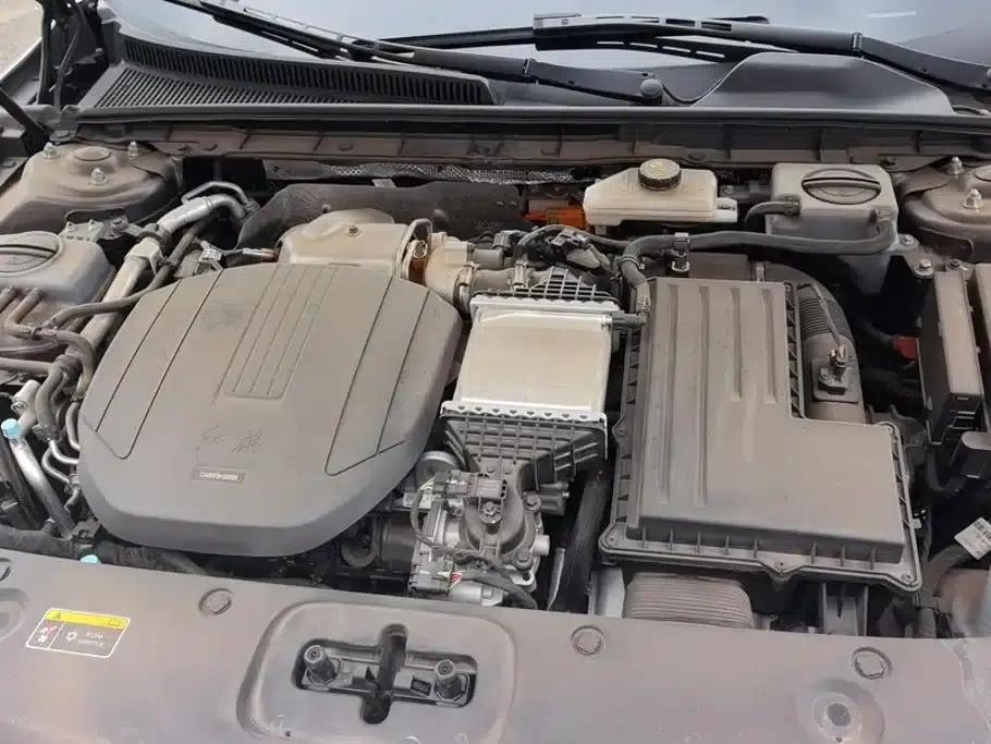 Hongqi H5 PHEV 2025 Model 170 Super Hybrid — миниатюра 10