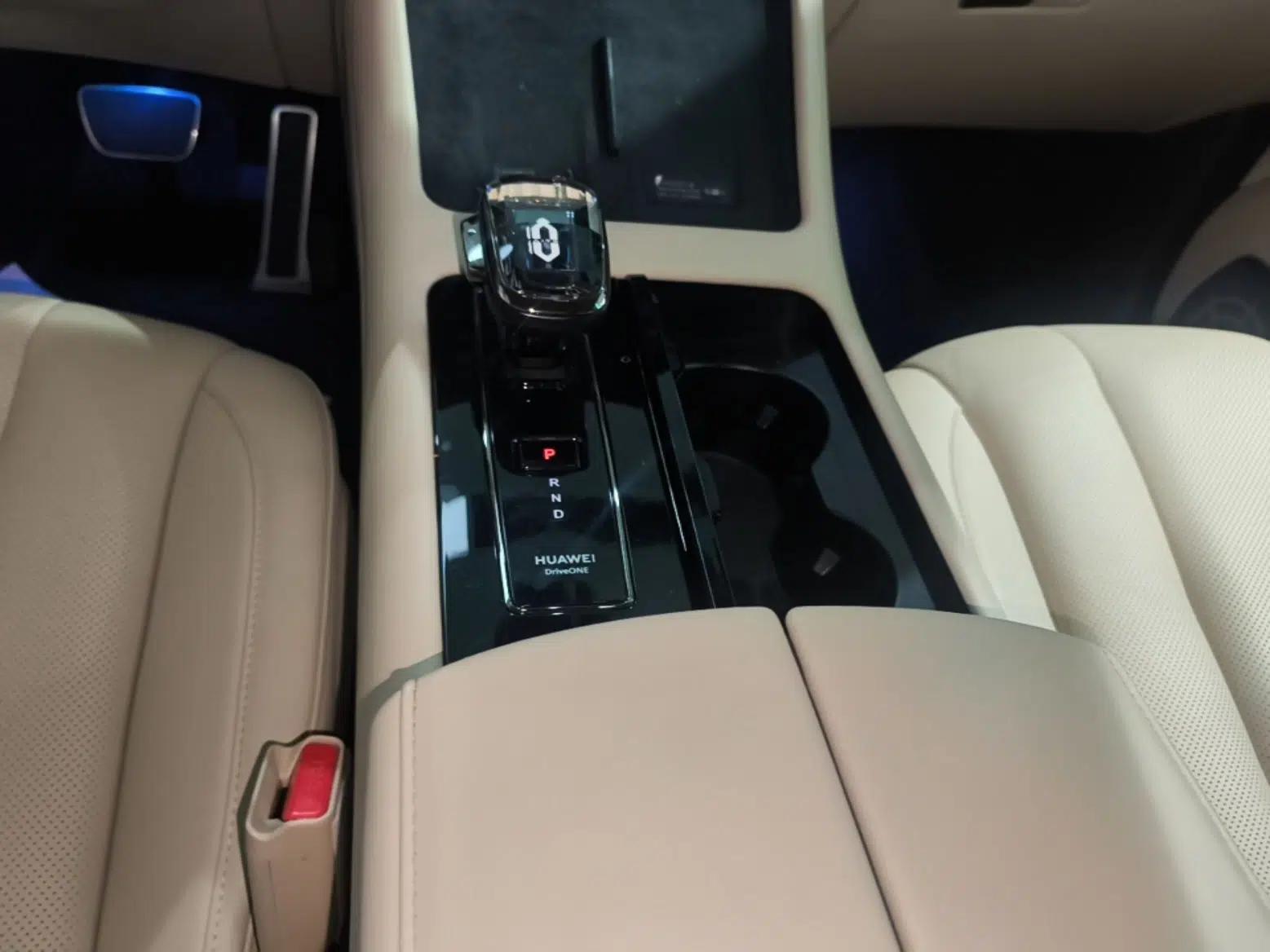 Hima AITO M7 2024 1.5T Intelligent Driving 4WD Max Edition 5 Seats — миниатюра 16