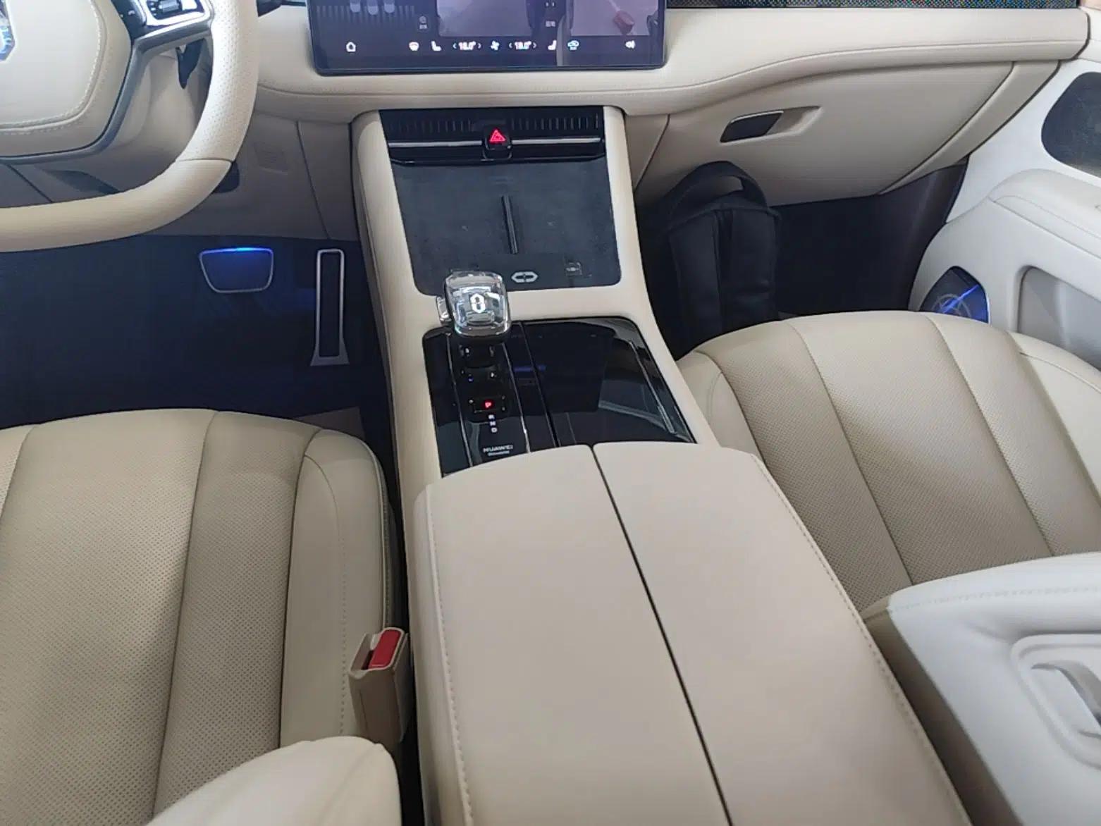 Hima AITO M7 2024 1.5T Intelligent Drive 4x4 Max Edition 6 Seats — миниатюра 21