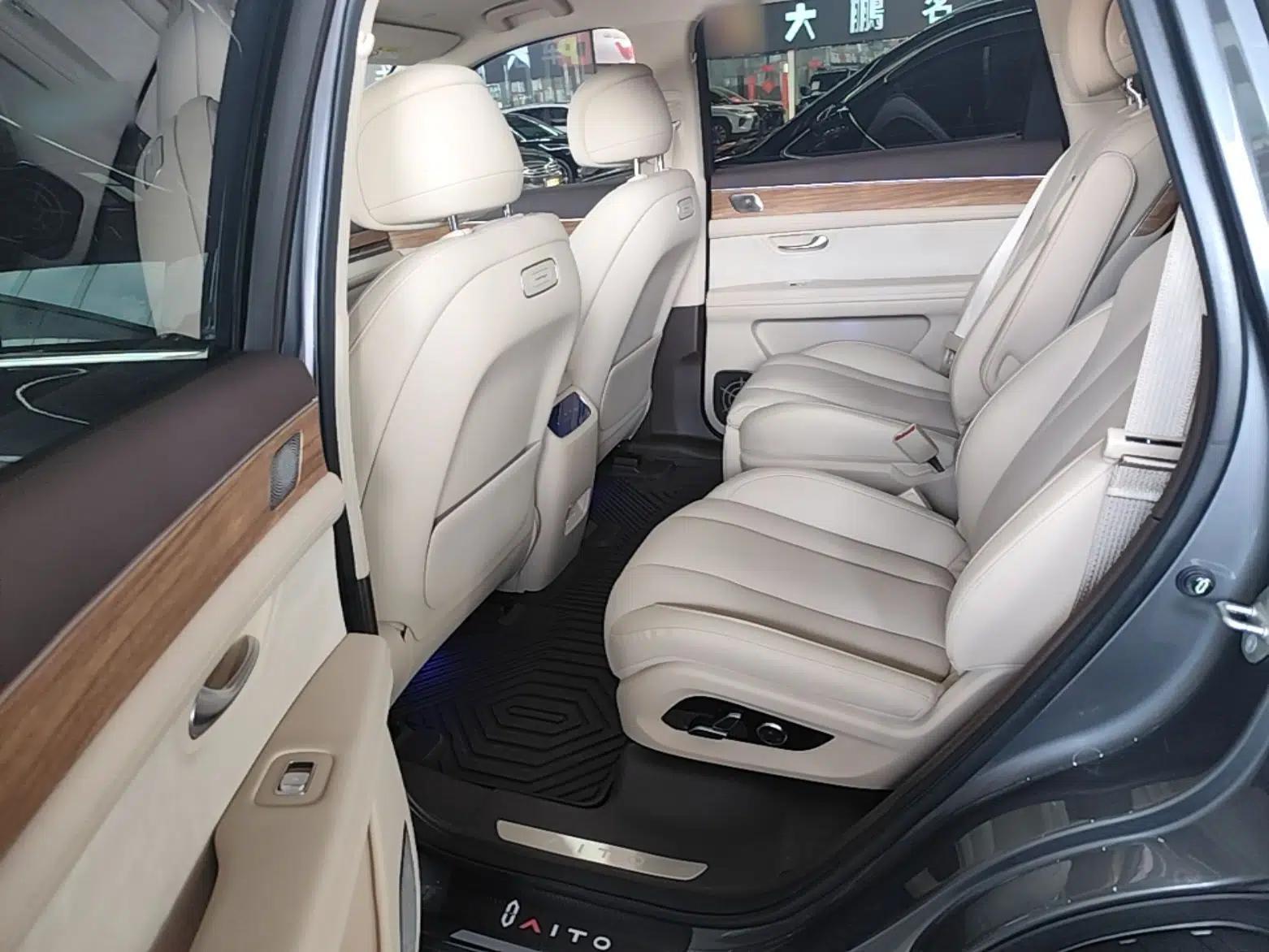 Hima AITO M7 2024 1.5T Intelligent Drive 4x4 Max Edition 6 Seats — миниатюра 25