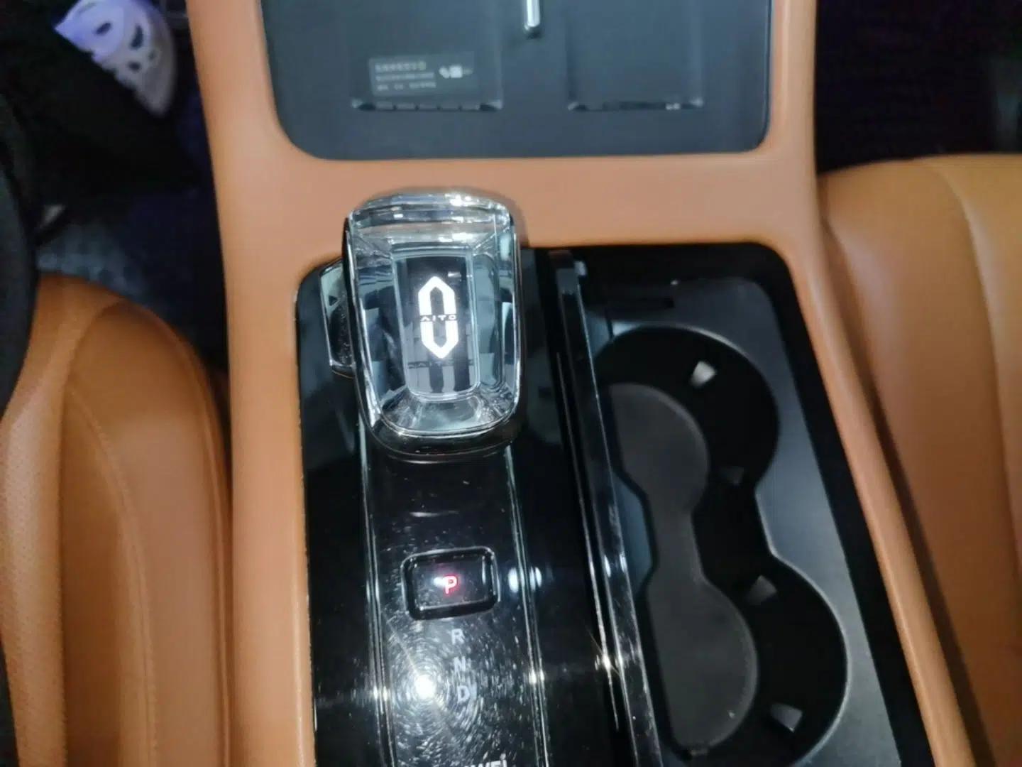 Hima AITO M7 2024 1.5T Intelligent Drive 4WD Ultra Version 5 Seats — миниатюра 16