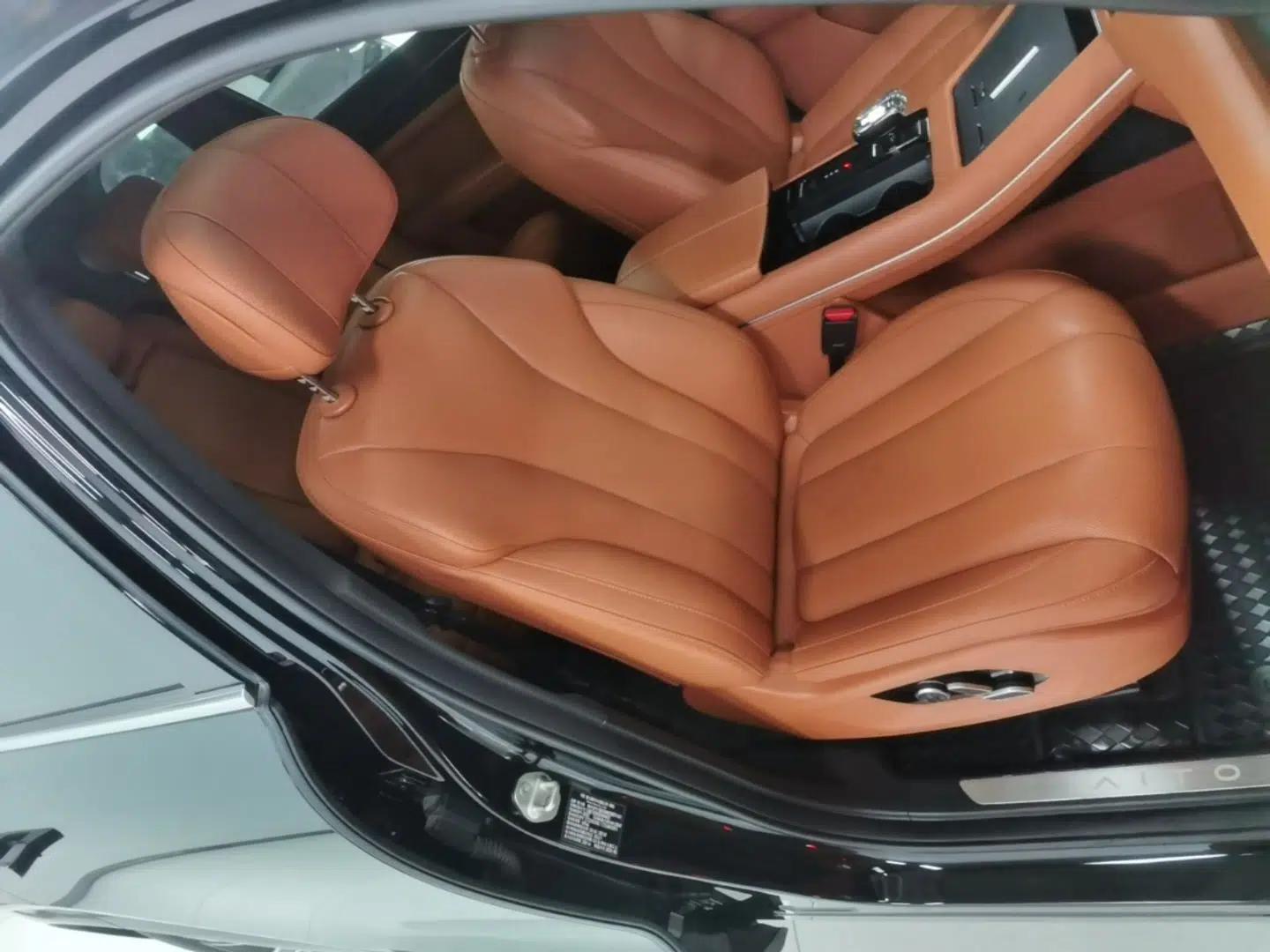 Hima AITO M7 2024 1.5T Intelligent Drive 4WD Ultra Version 5 Seats — миниатюра 19