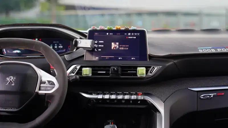 Peugeot 5008 2017 380THP 7-seater Luxury GT Edition — миниатюра 4
