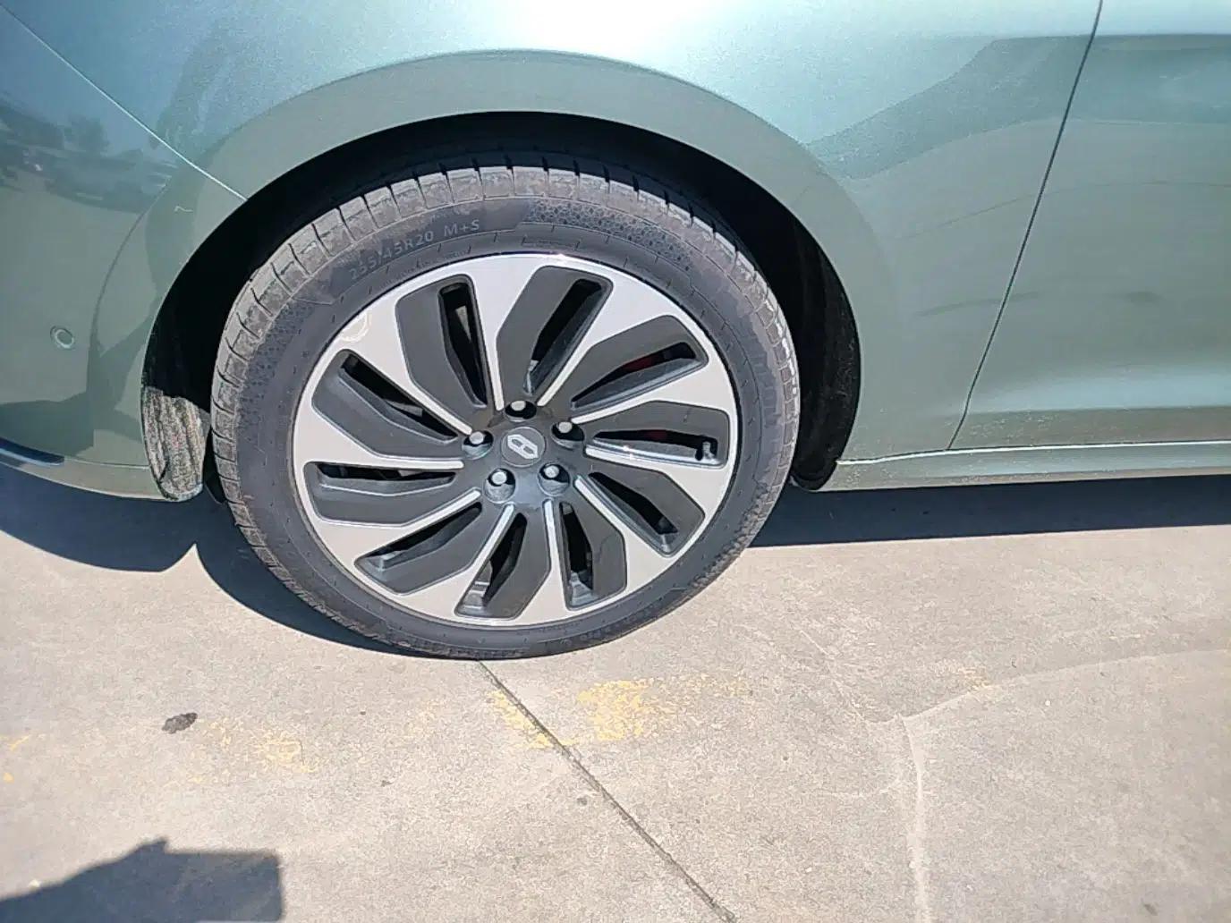 Hima AITO M5 2022 Extended-Range Four-Wheel Drive Performance Version — миниатюра 10