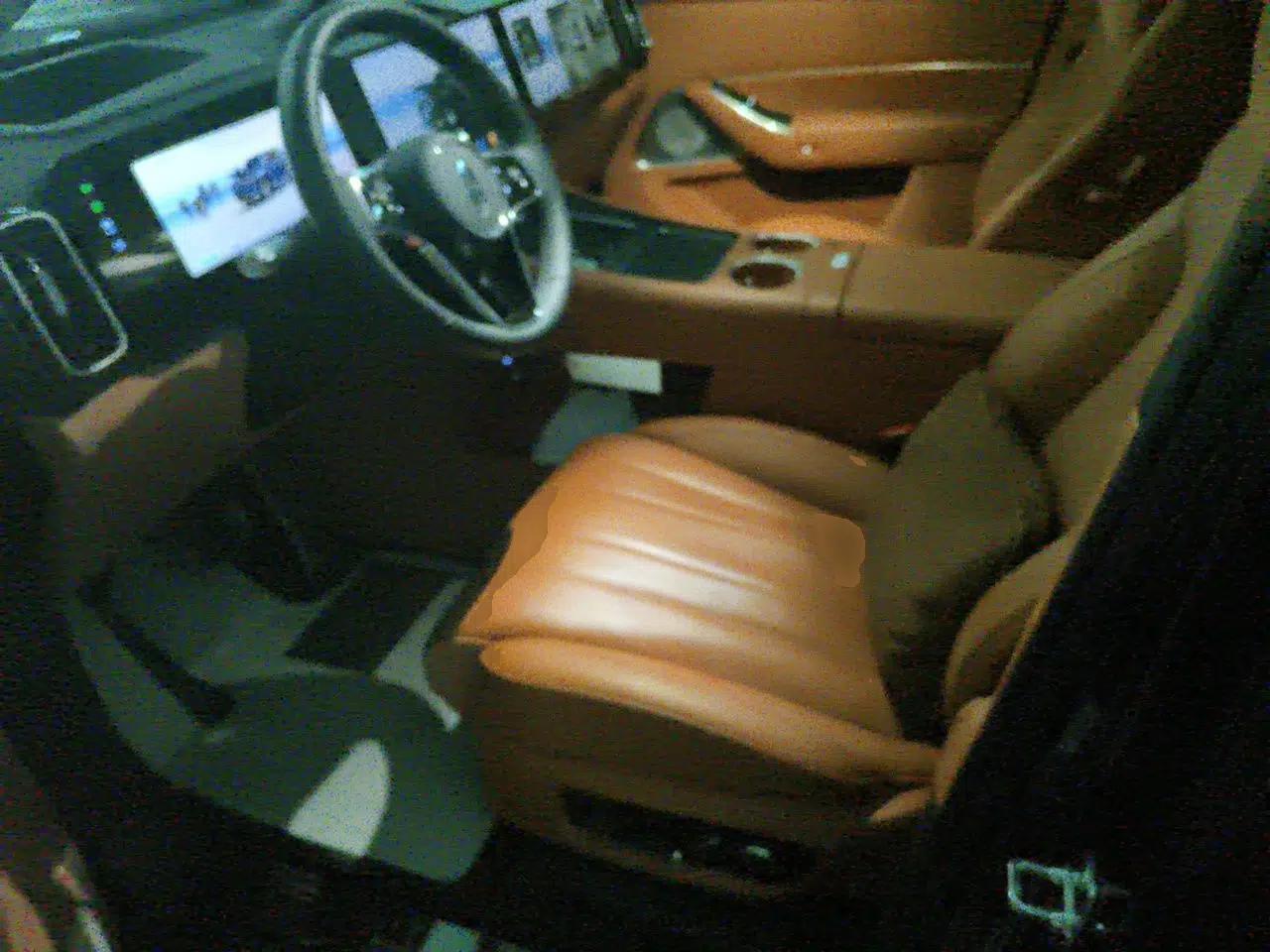 Hima AITO M8 2025 Extended-Range Max+ Version 53.4 kWh 6-Seater Edition — миниатюра 15