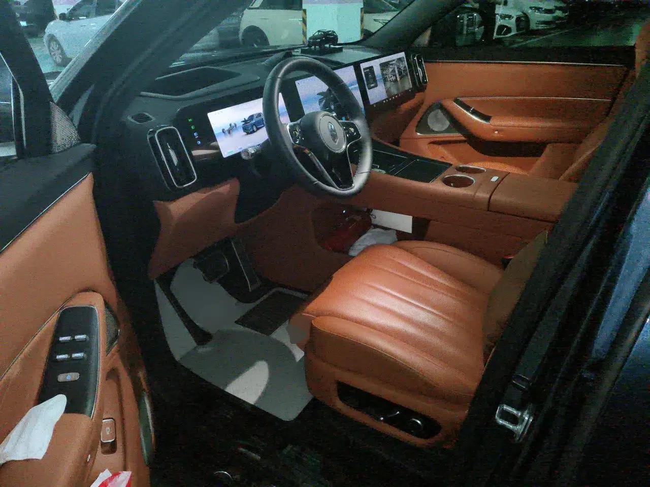 Hima AITO M8 2025 Extended-Range Max+ Version 53.4 kWh 6-Seater Edition — миниатюра 16