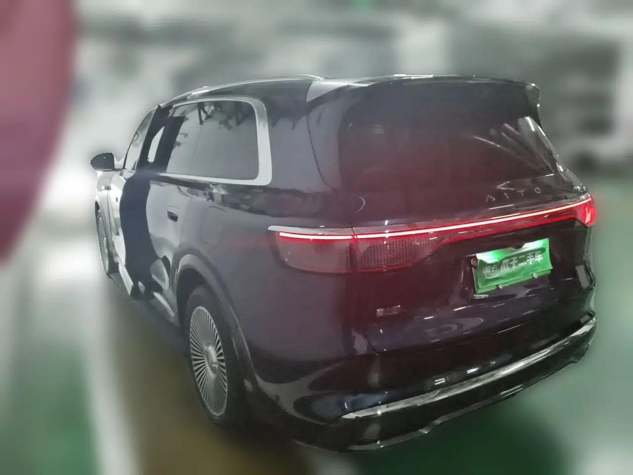 Hima AITO M8 2025 Extended-Range Max+ Version 53.4 kWh 6-Seater Edition — миниатюра 4