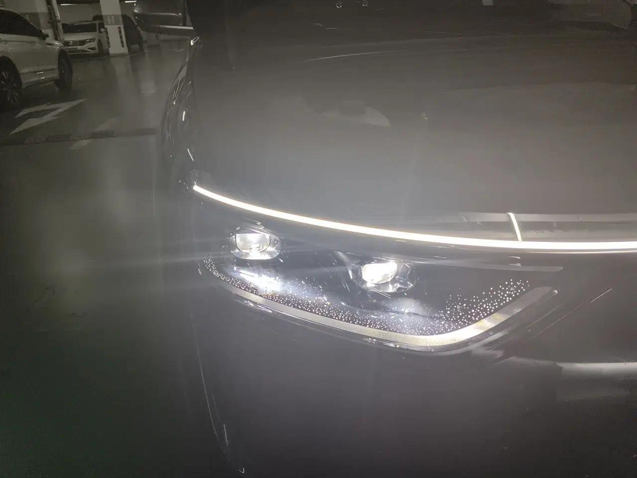 Hima AITO M8 2025 Extended-Range Max+ Version 53.4 kWh 6-Seater Edition — миниатюра 7