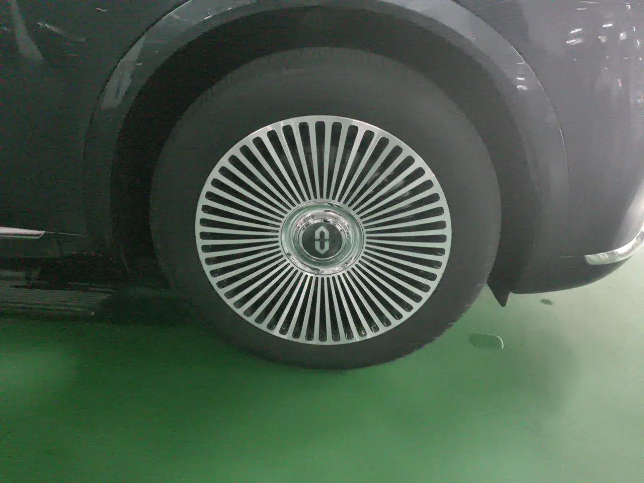 Hima AITO M8 2025 Extended-Range Max+ Version 53.4 kWh 6-Seater Edition — миниатюра 8