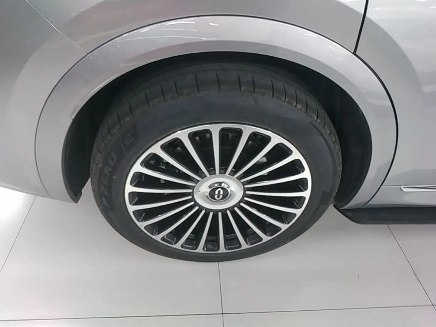 Hima AITO M8 2025 Extended-Range Ultra Version 53.4 kWh 6-Seater Edition — миниатюра 11