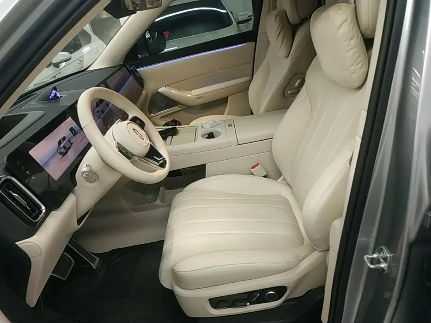 Hima AITO M8 2025 Extended-Range Ultra Version 53.4 kWh 6-Seater Edition — миниатюра 17