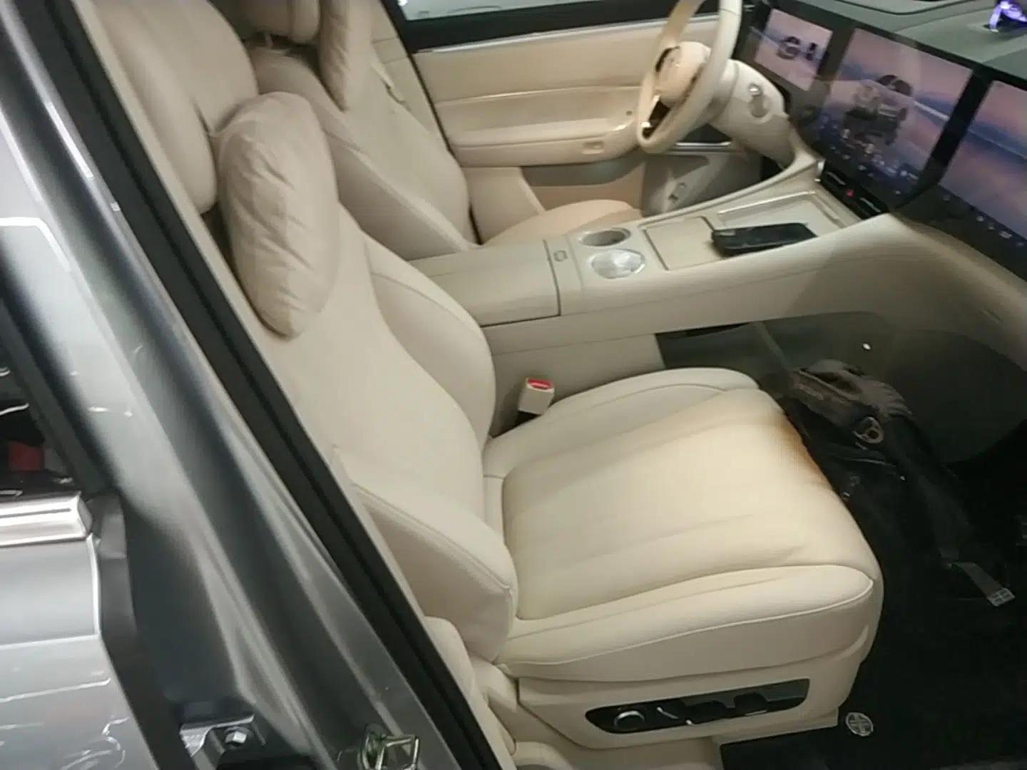 Hima AITO M8 2025 Extended-Range Ultra Version 53.4 kWh 6-Seater Edition — миниатюра 19