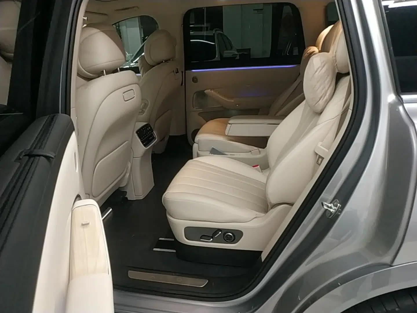 Hima AITO M8 2025 Extended-Range Ultra Version 53.4 kWh 6-Seater Edition — миниатюра 20