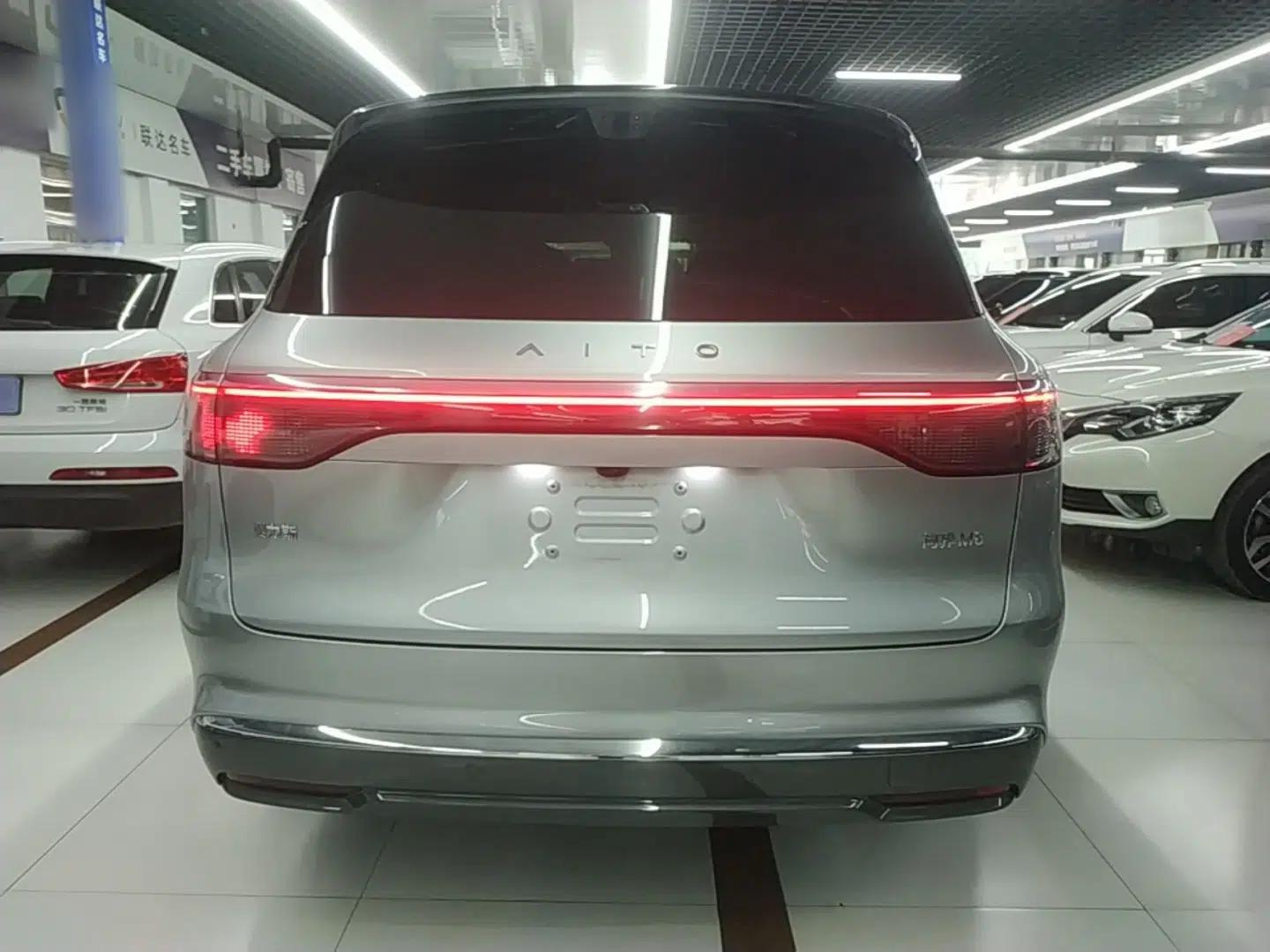 Hima AITO M8 2025 Extended-Range Ultra Version 53.4 kWh 6-Seater Edition — миниатюра 5