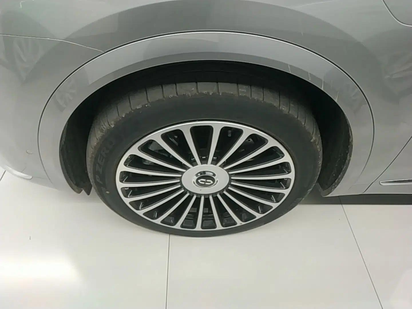 Hima AITO M8 2025 Extended-Range Ultra Version 53.4 kWh 6-Seater Edition — миниатюра 10