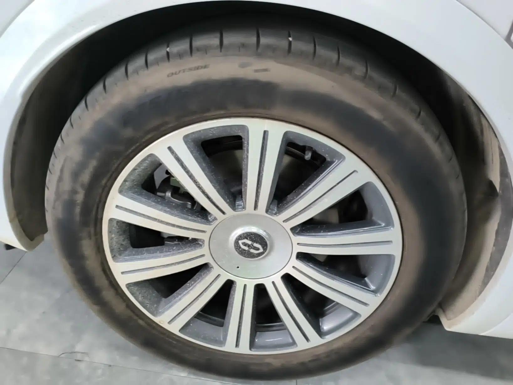 Hima AITO M8 2025 Extended-Range Max+ Version 53.4 kWh 5-Seater Edition — миниатюра 11