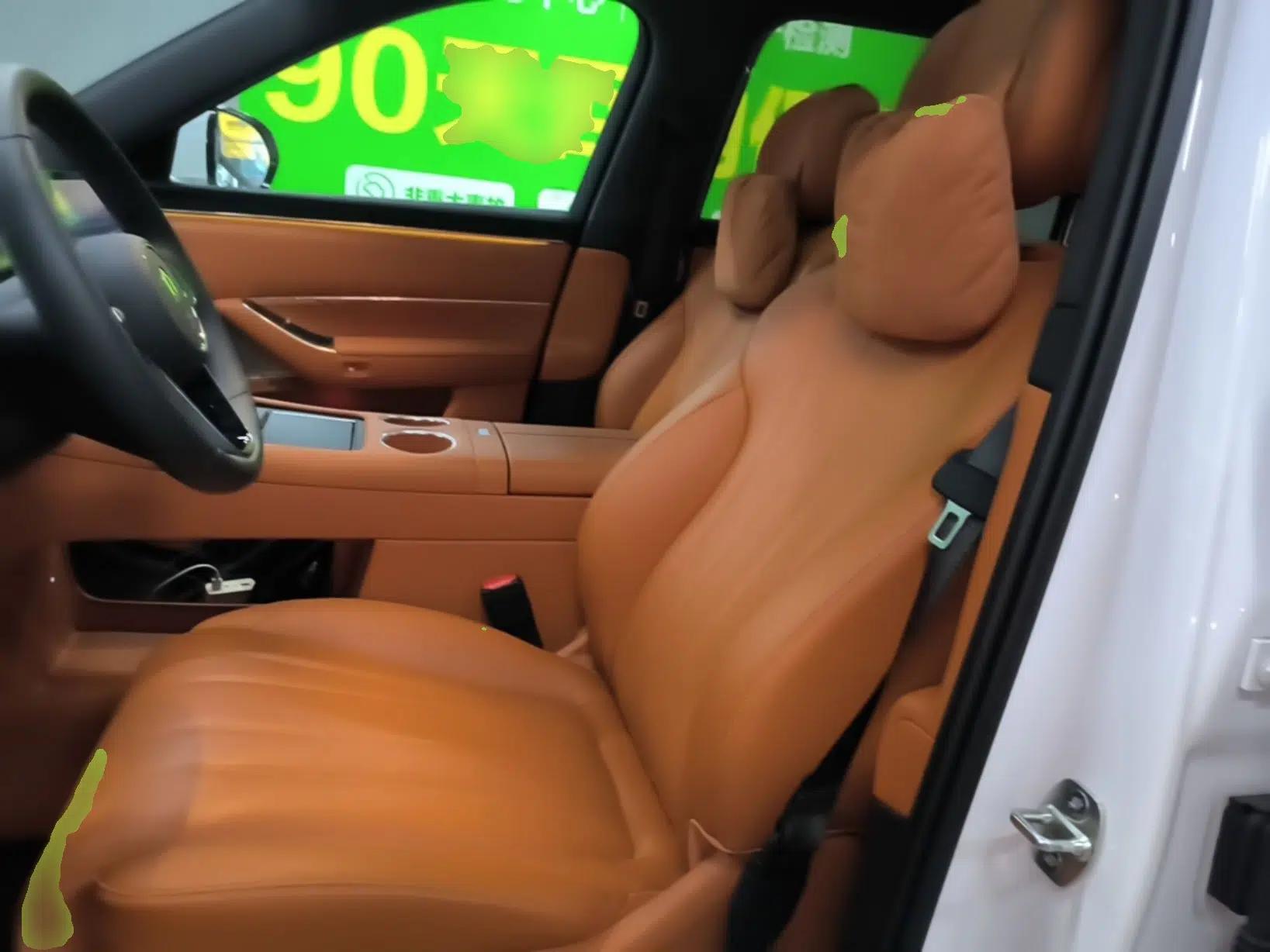 Hima AITO M8 2025 Extended-Range Max+ Version 53.4 kWh 5-Seater Edition — миниатюра 17