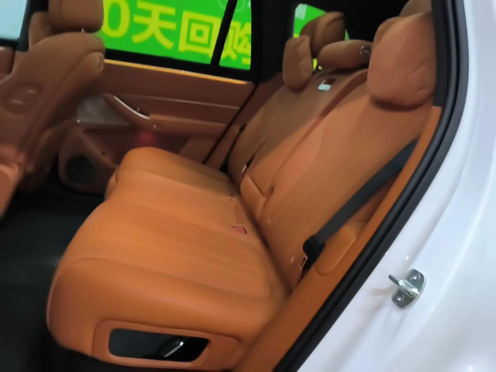 Hima AITO M8 2025 Extended-Range Max+ Version 53.4 kWh 5-Seater Edition — миниатюра 20