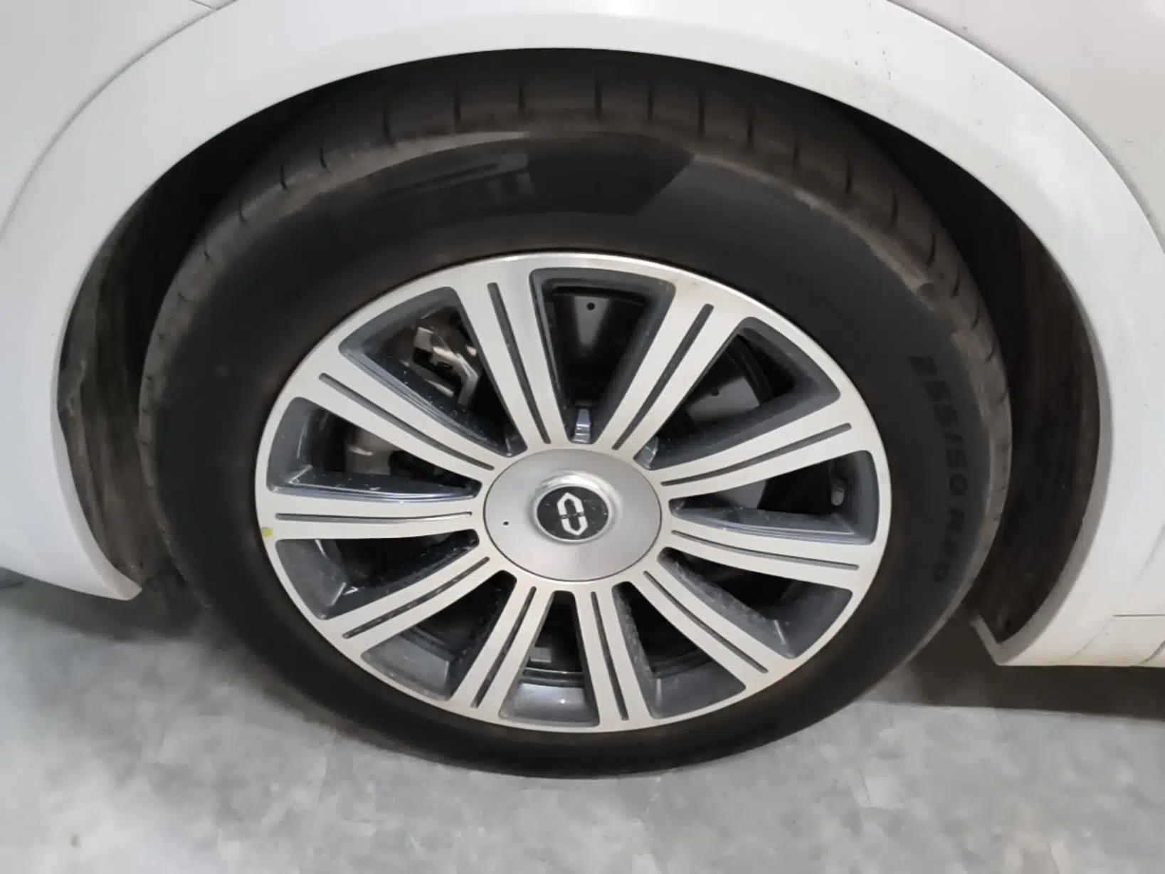 Hima AITO M8 2025 Extended-Range Max+ Version 53.4 kWh 5-Seater Edition — миниатюра 10
