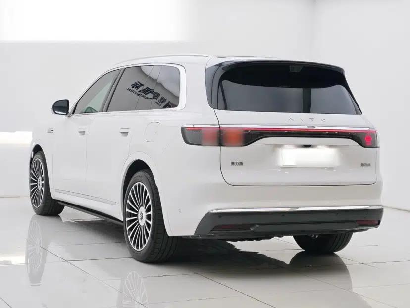 Hima AITO M8 2025 Extended-Range Ultra Version 53.4 kWh 6-Seater Edition — миниатюра 14