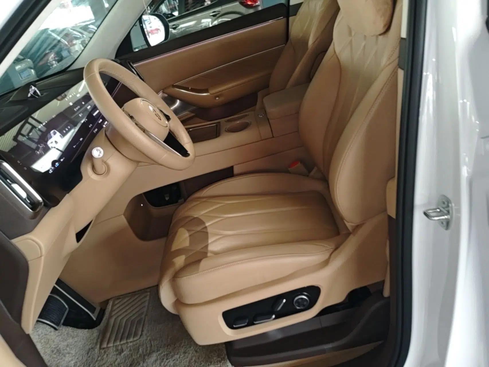 Hima AITO M8 2025 Extended-Range Ultra Version 53.4 kWh 6-Seater Edition — миниатюра 25