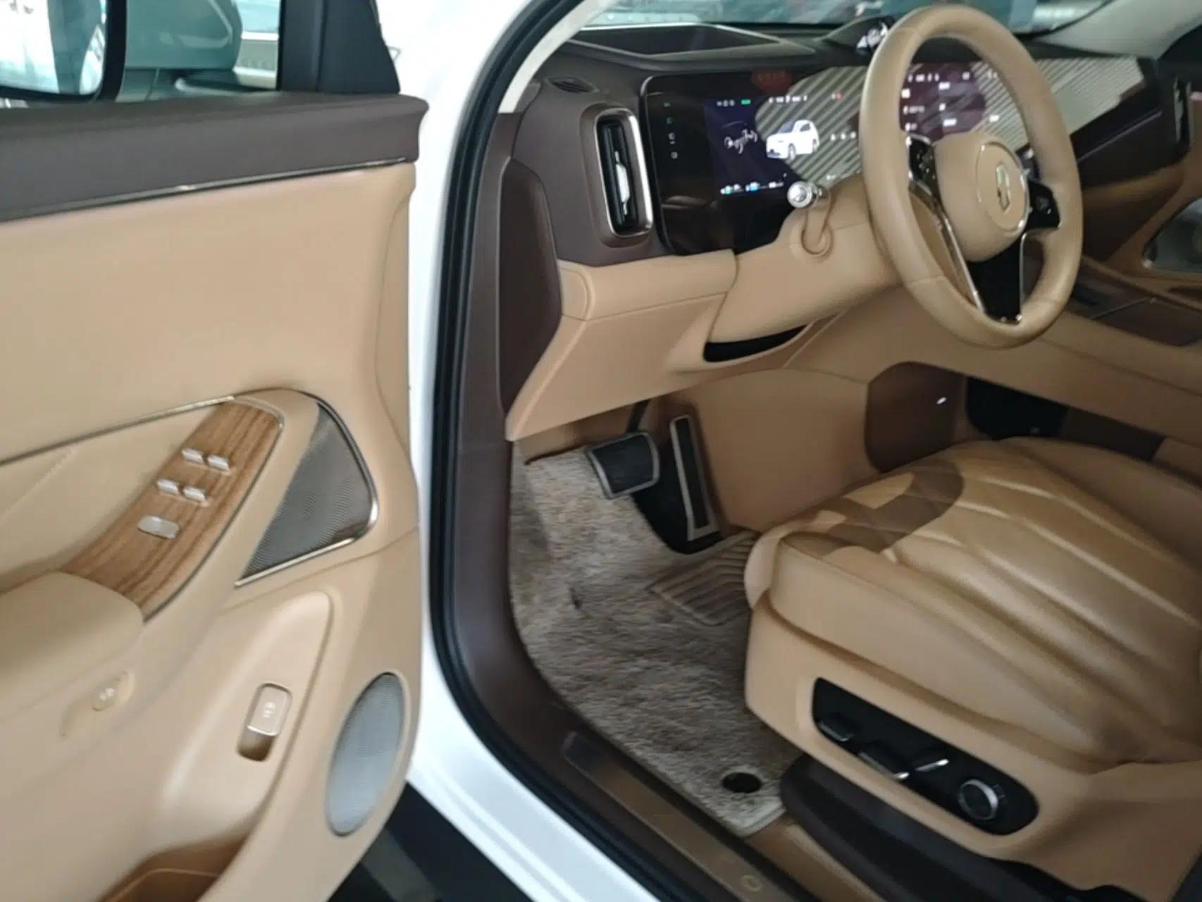 Hima AITO M8 2025 Extended-Range Ultra Version 53.4 kWh 6-Seater Edition — миниатюра 26