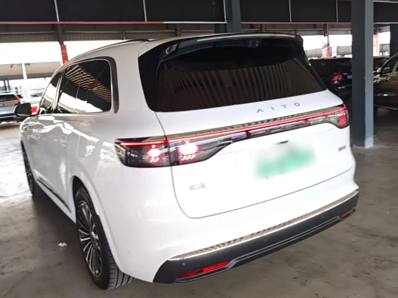 Hima AITO M8 2025 Extended-Range Ultra Version 53.4 kWh 6-Seater Edition — миниатюра 4