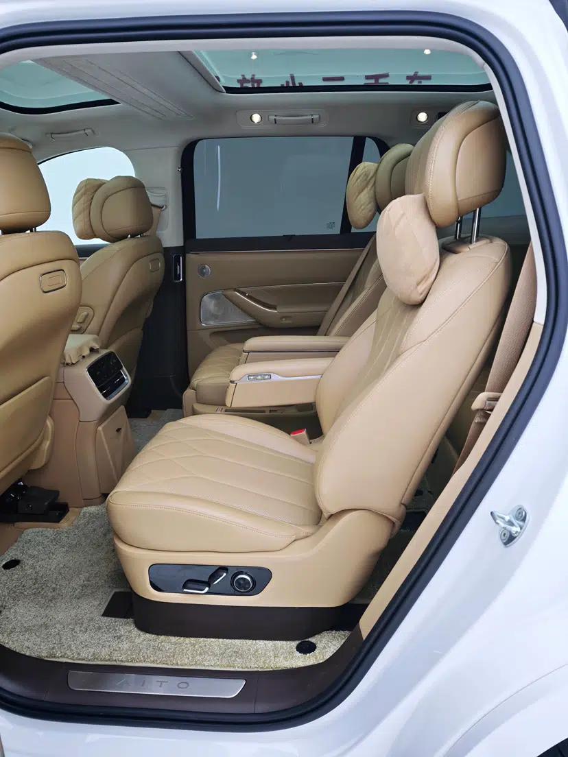 Hima AITO M8 2025 Extended-Range Ultra Version 53.4 kWh 6-Seater Edition — миниатюра 39