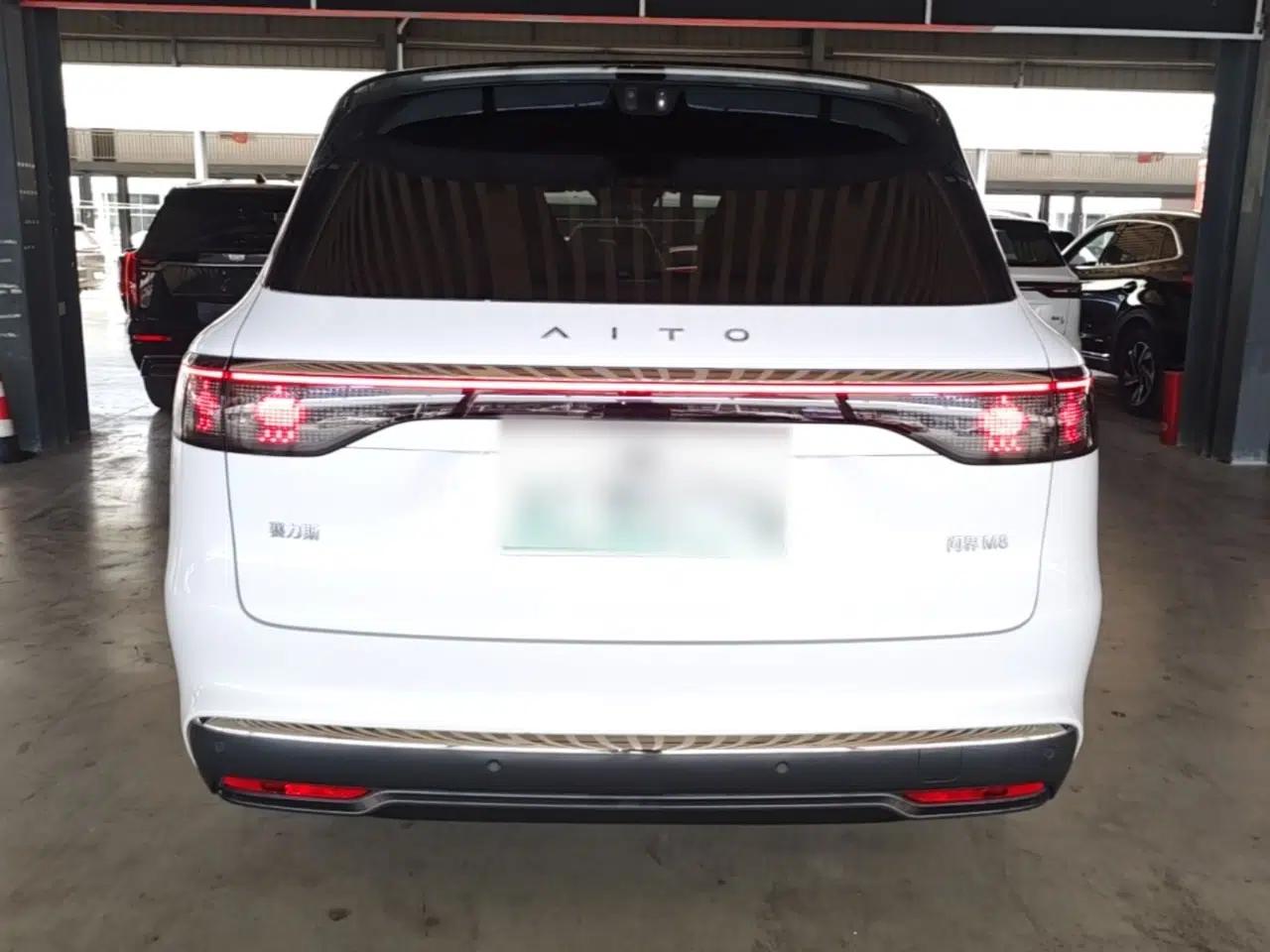 Hima AITO M8 2025 Extended-Range Ultra Version 53.4 kWh 6-Seater Edition — миниатюра 5