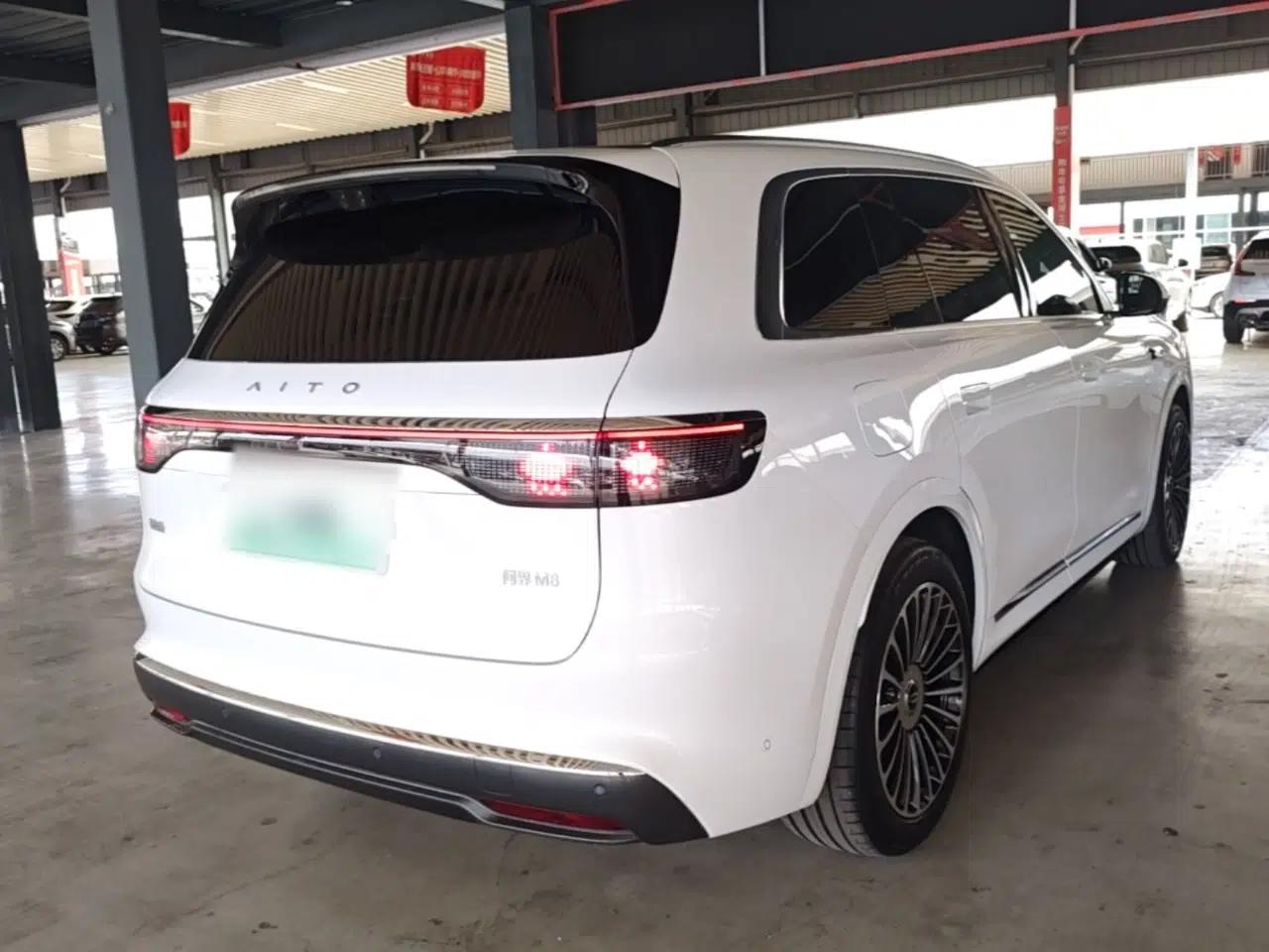 Hima AITO M8 2025 Extended-Range Ultra Version 53.4 kWh 6-Seater Edition — миниатюра 6