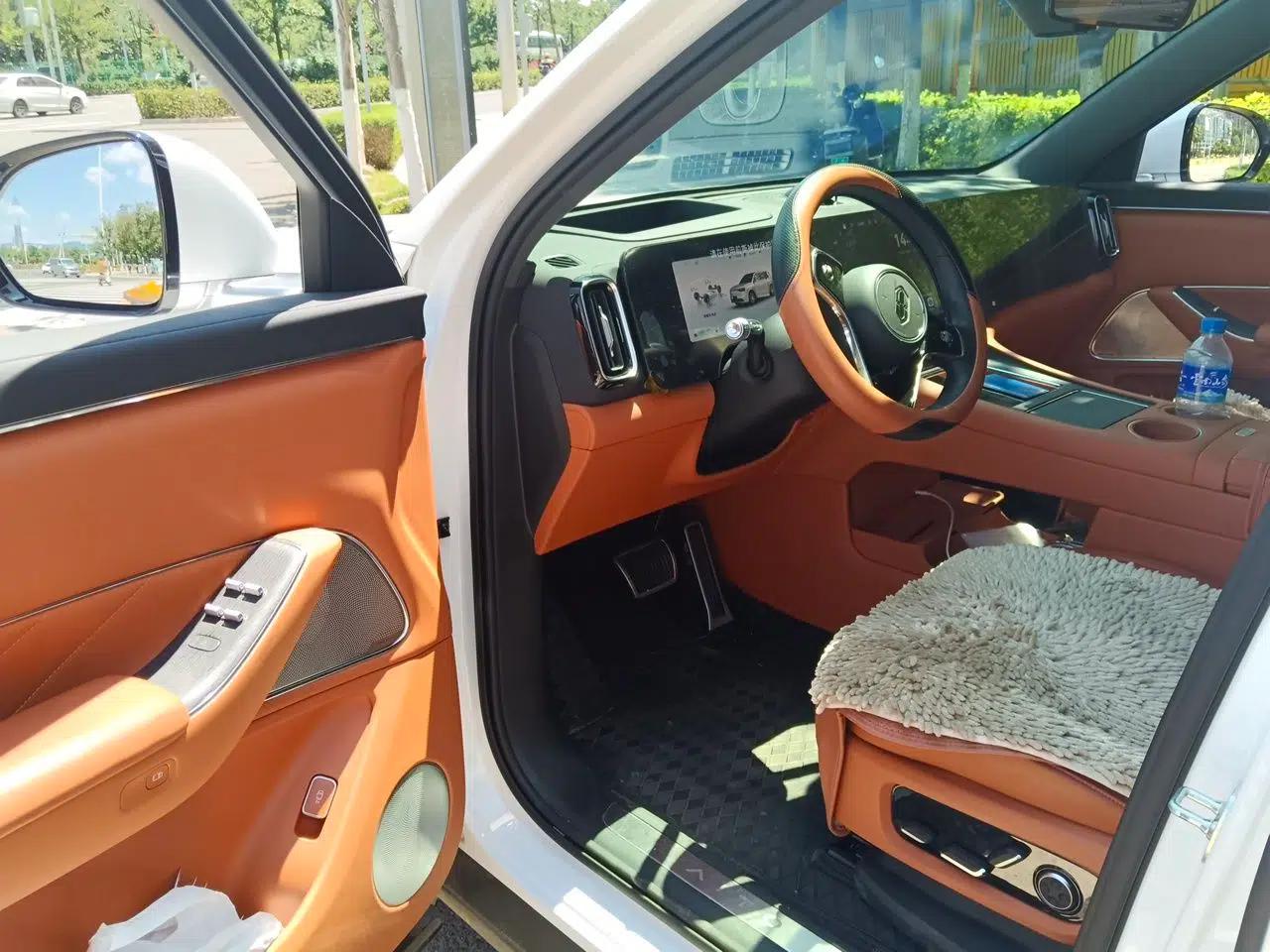 Hima AITO M8 2025 Extended-Range Max+ Version 53.4 kWh 6-Seater Edition — миниатюра 16