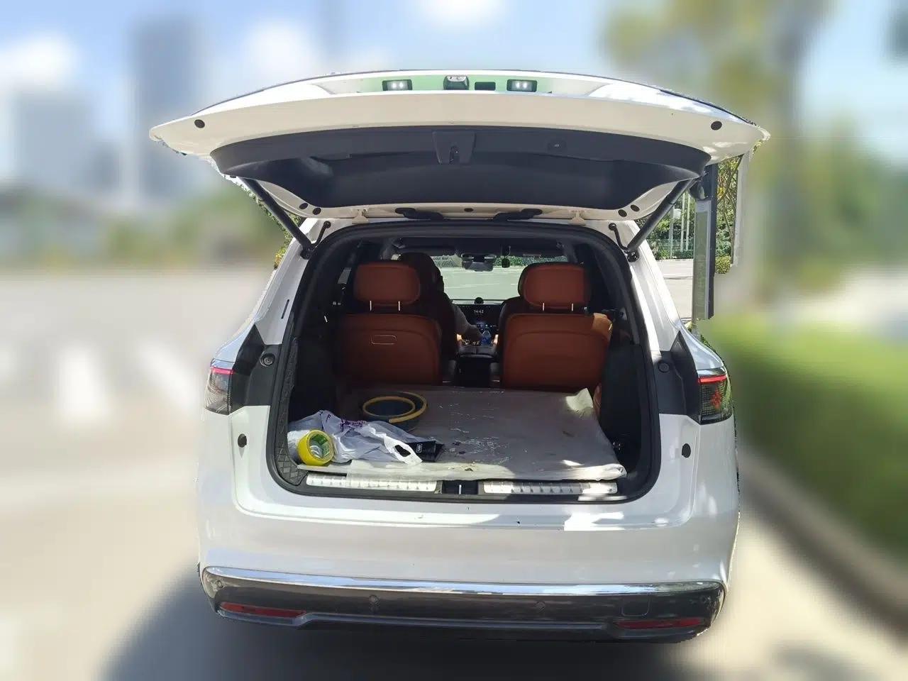 Hima AITO M8 2025 Extended-Range Max+ Version 53.4 kWh 6-Seater Edition — миниатюра 19
