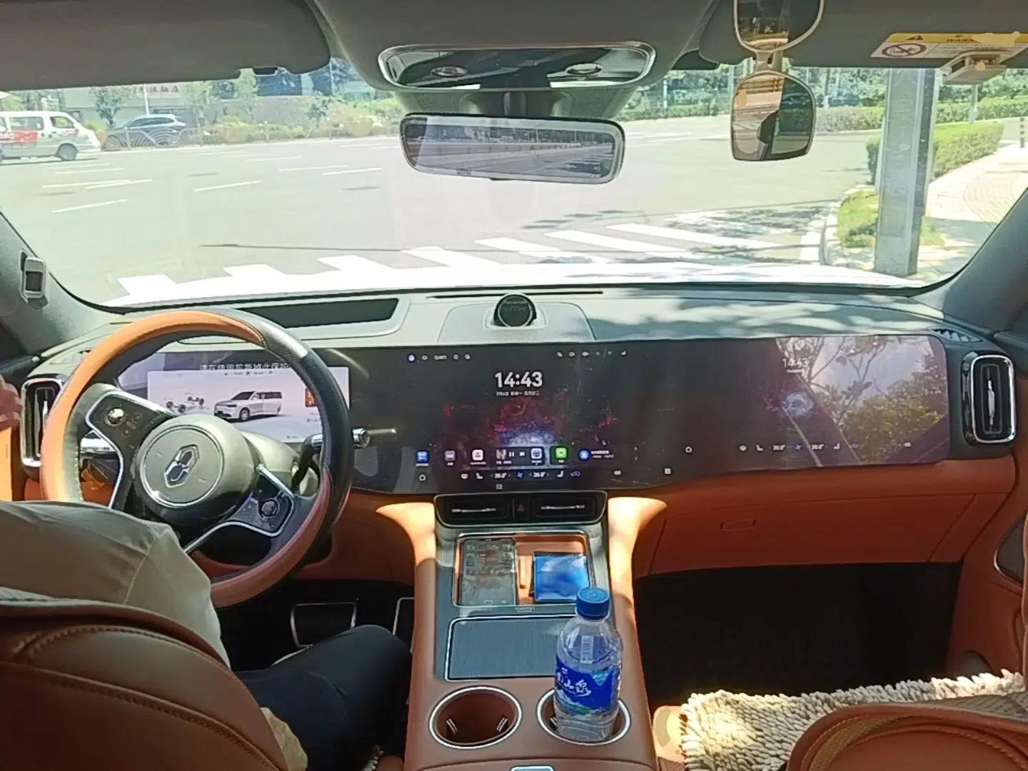Hima AITO M8 2025 Extended-Range Max+ Version 53.4 kWh 6-Seater Edition — миниатюра 9
