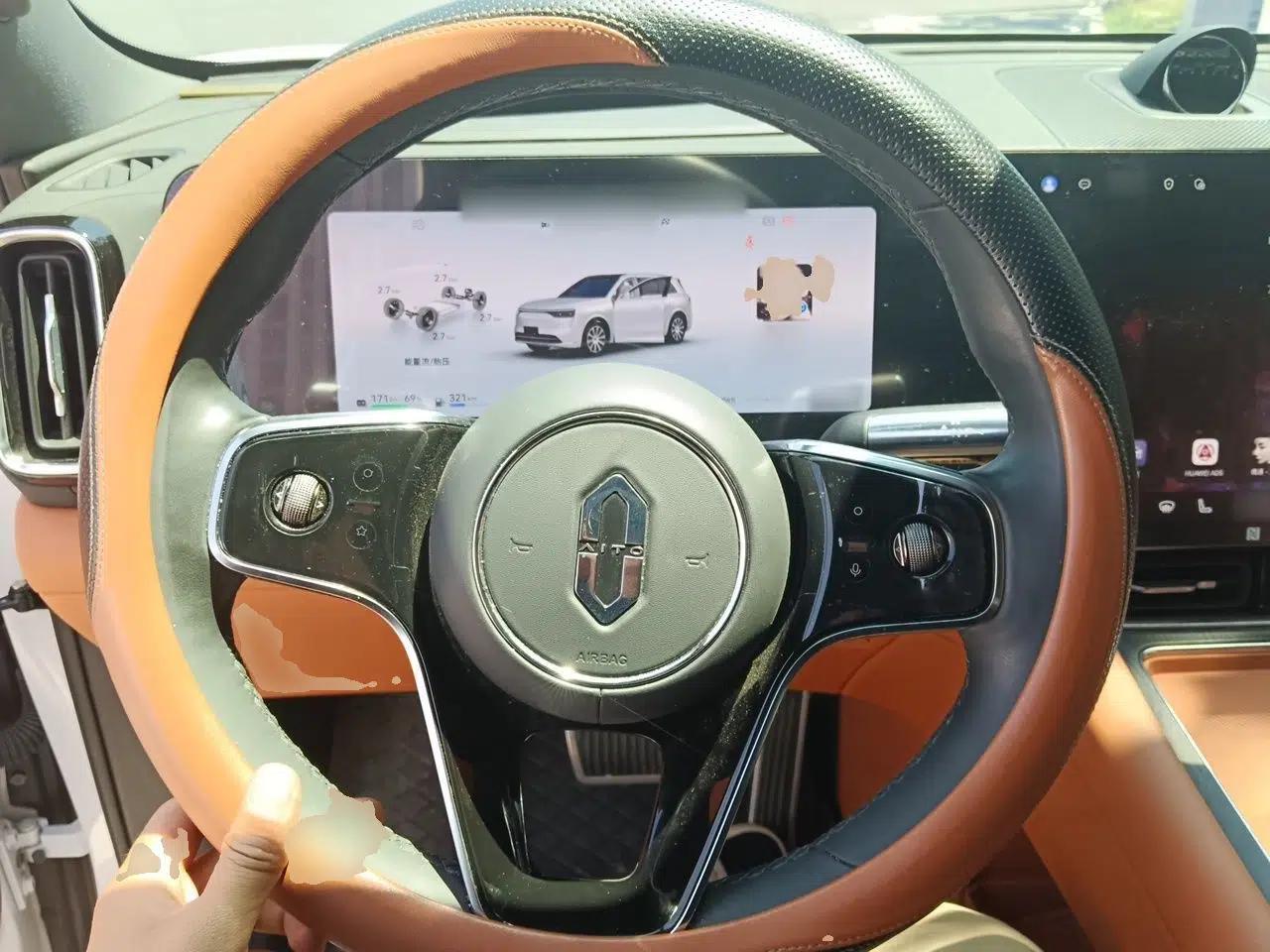 Hima AITO M8 2025 Extended-Range Max+ Version 53.4 kWh 6-Seater Edition — миниатюра 10