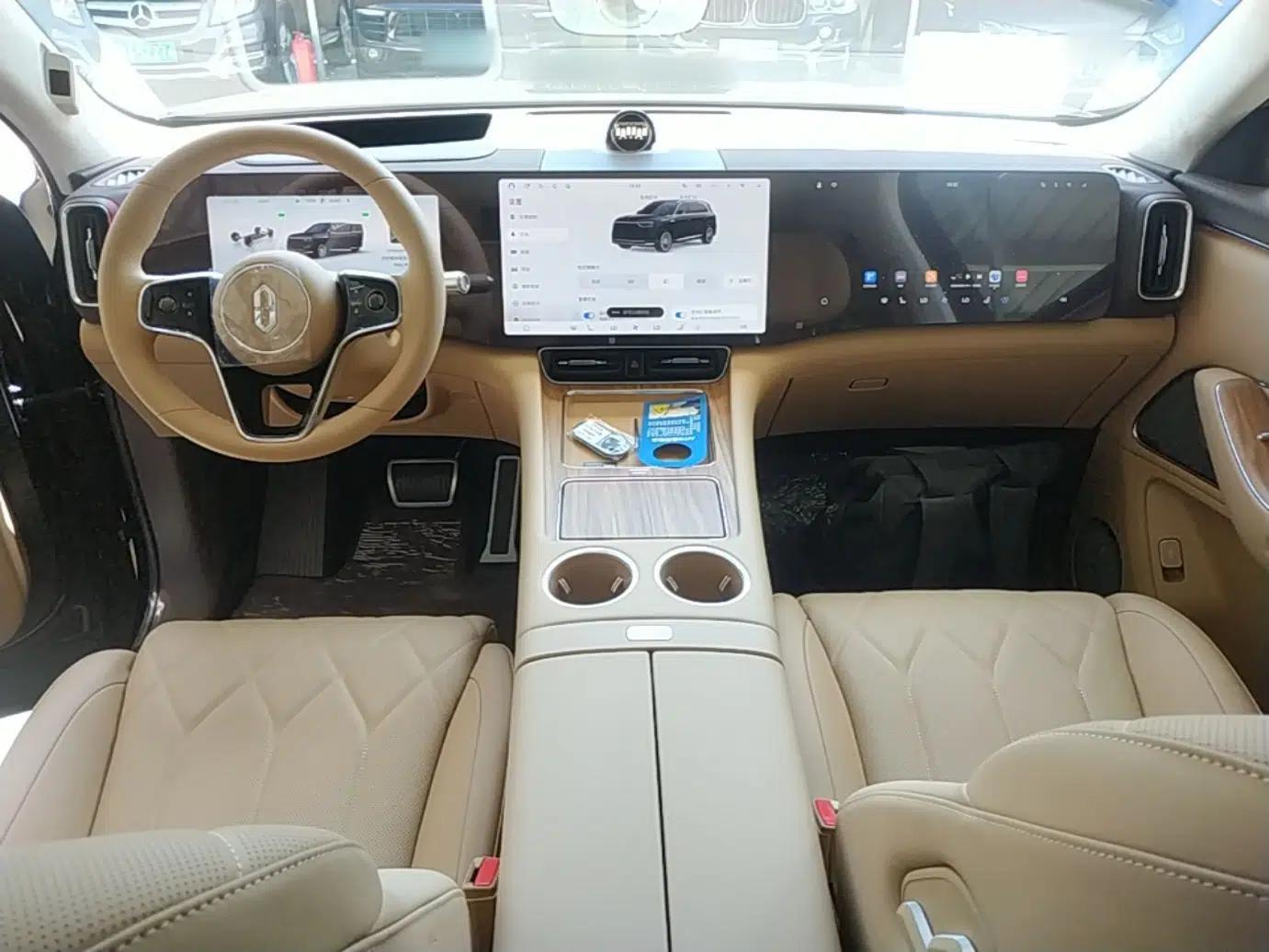 Hima AITO M8 2025 Extended-Range Ultra Version 53.4 kWh 6-Seater Edition — миниатюра 12