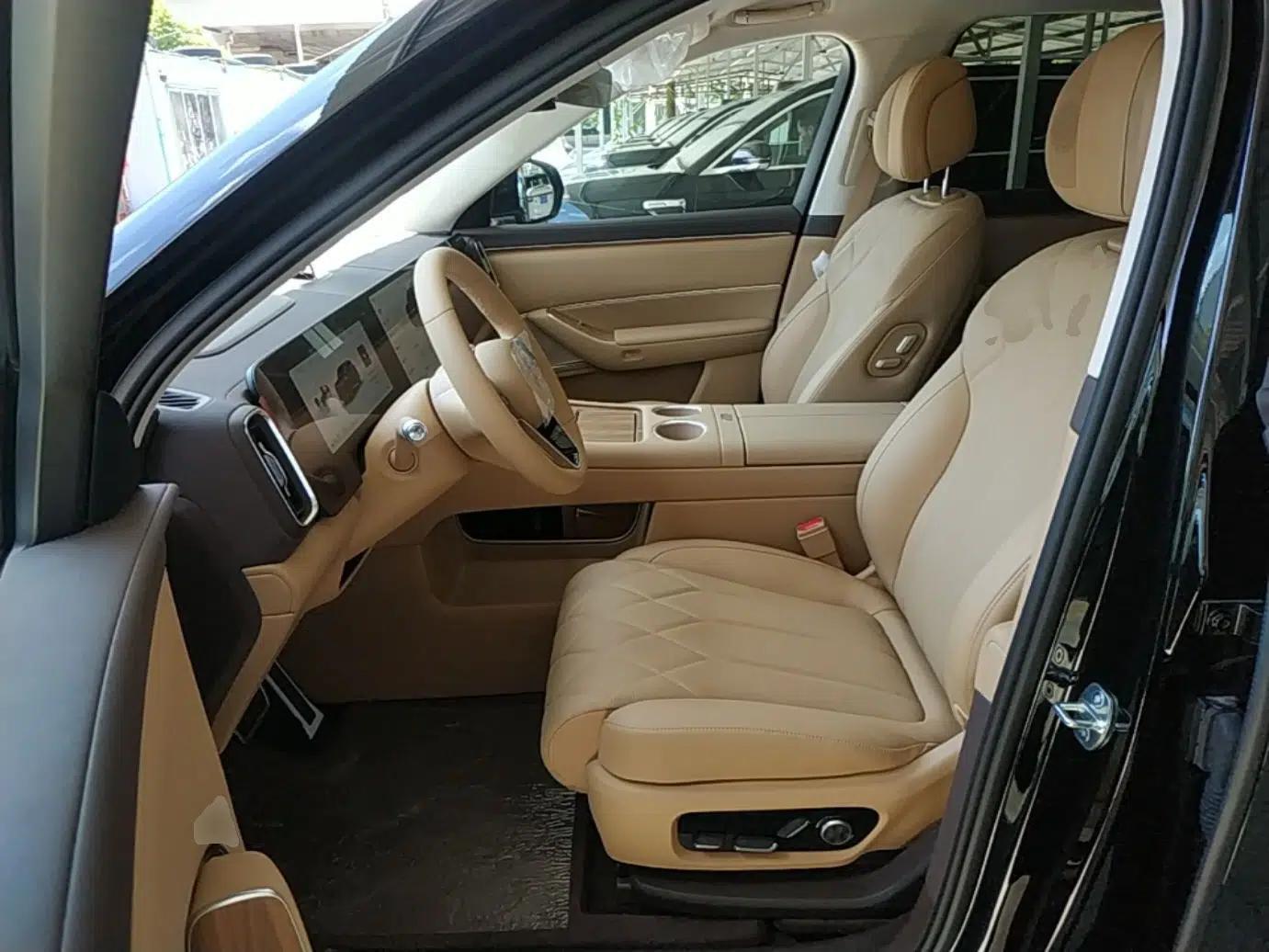 Hima AITO M8 2025 Extended-Range Ultra Version 53.4 kWh 6-Seater Edition — миниатюра 17