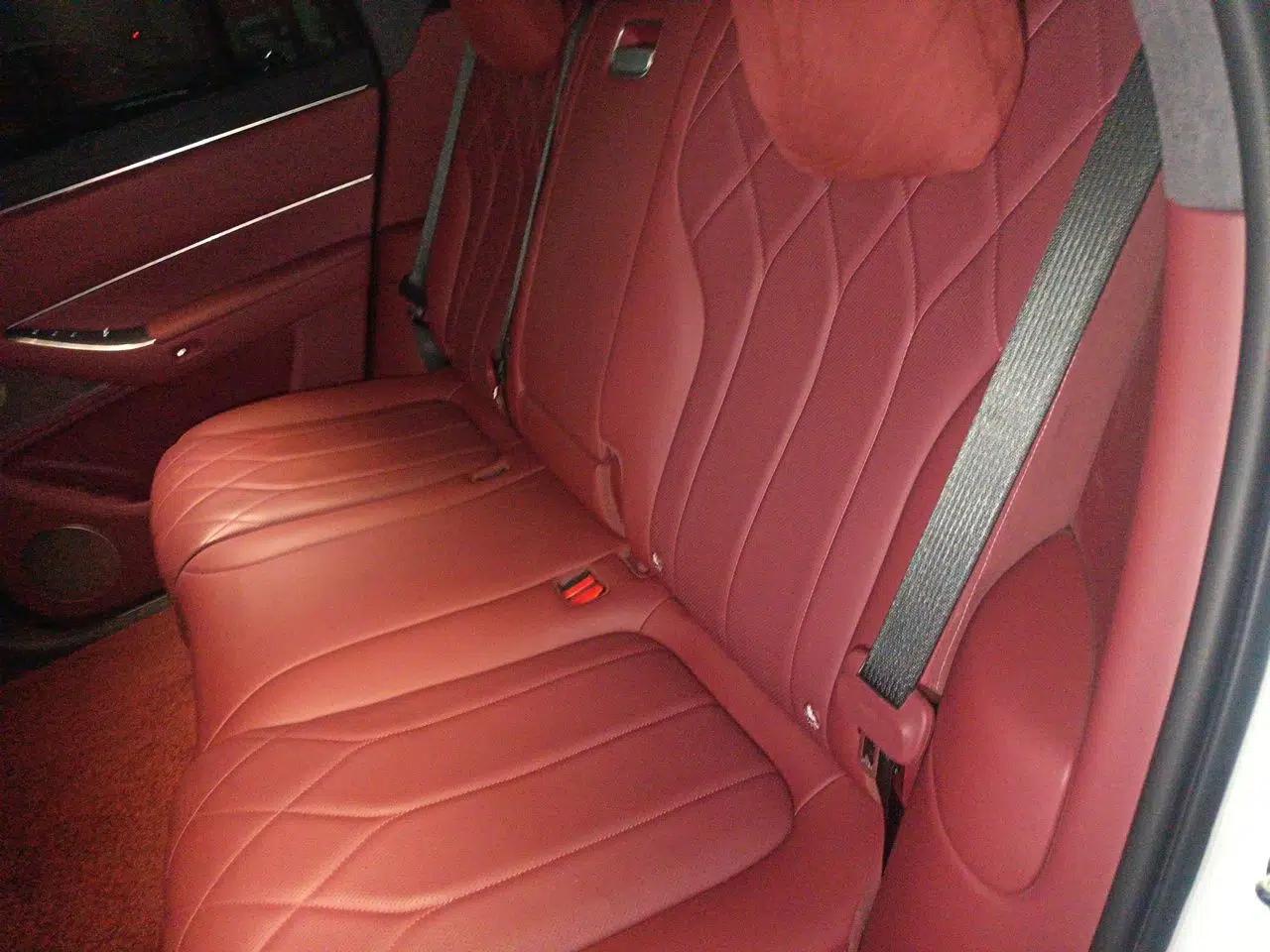 Hima AITO M8 2025 Extended-Range Max+ Version 53.4 kWh 5-Seater Edition — миниатюра 17
