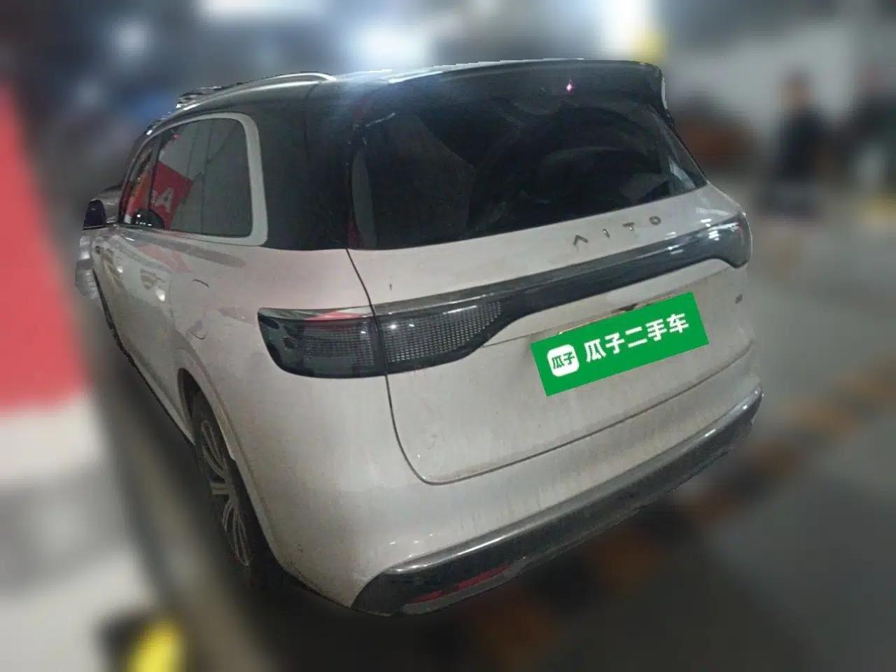 Hima AITO M8 2025 Extended-Range Max+ Version 53.4 kWh 5-Seater Edition — миниатюра 4